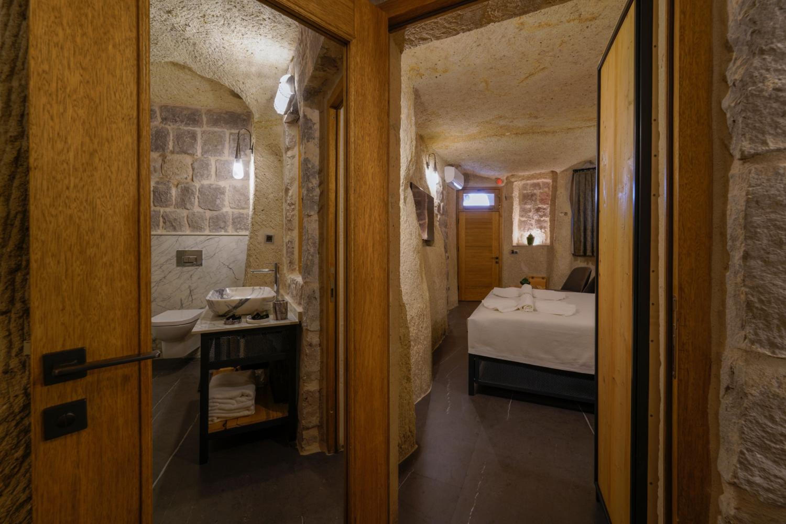 Deluxe Suite - Photo 37