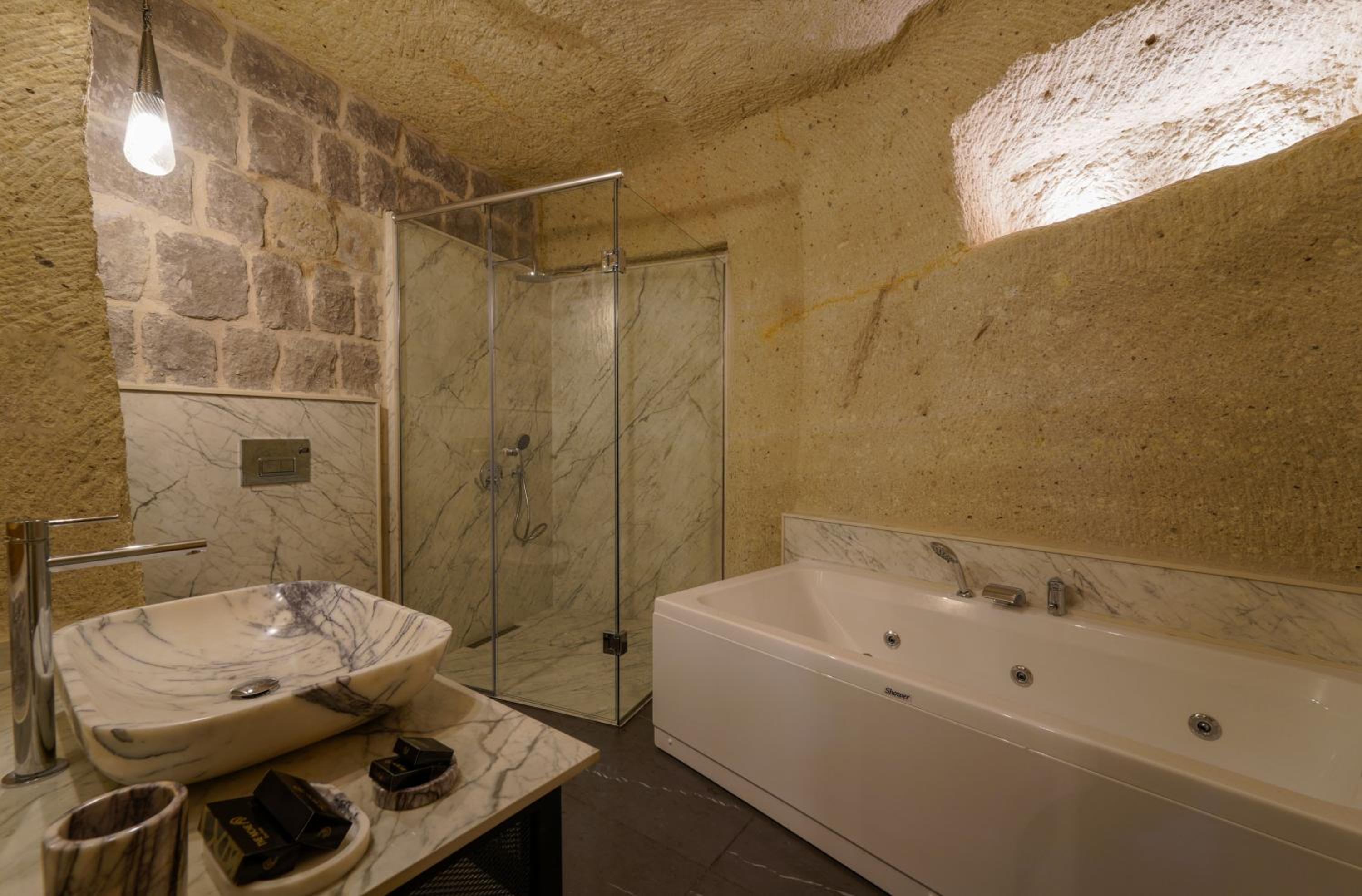 Deluxe Suite - Photo 24