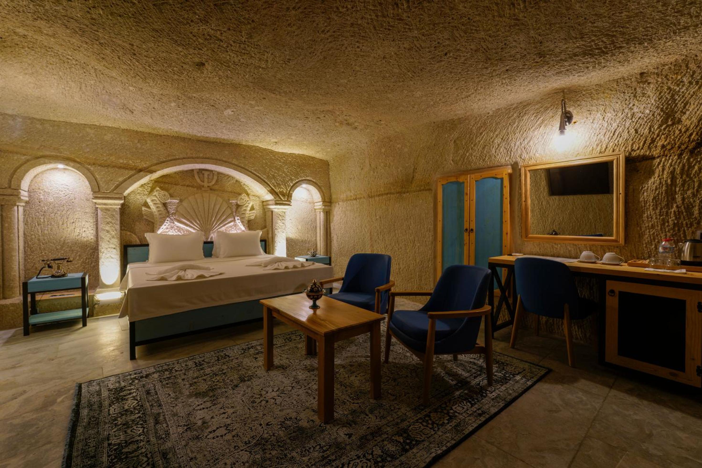 Deluxe Suite - Photo 35