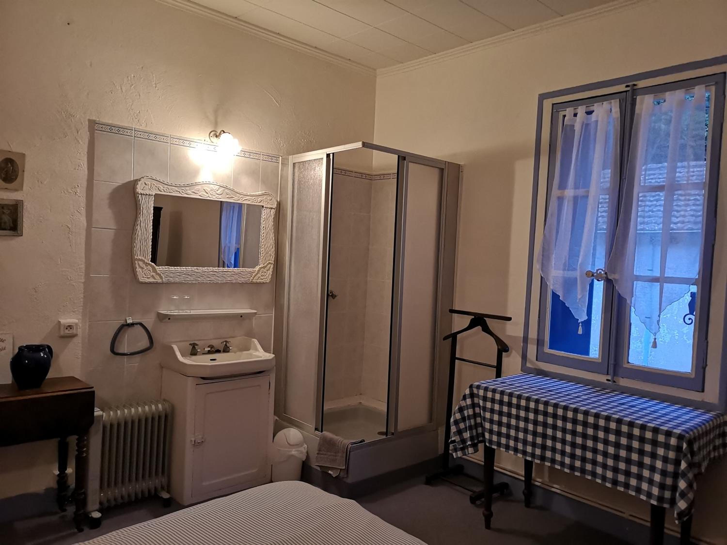 Double Room - Photo 4