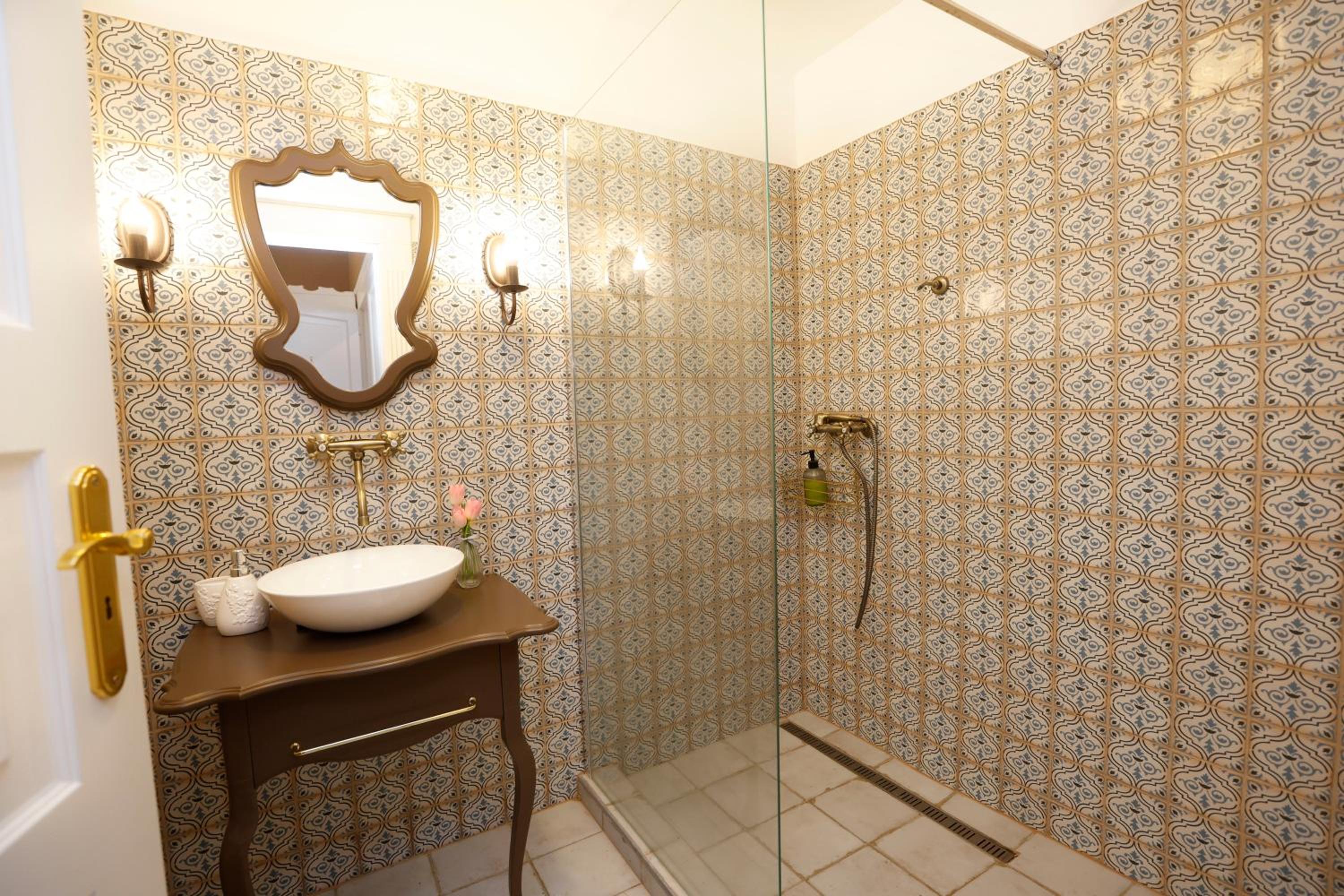 Deluxe King Room photo 3