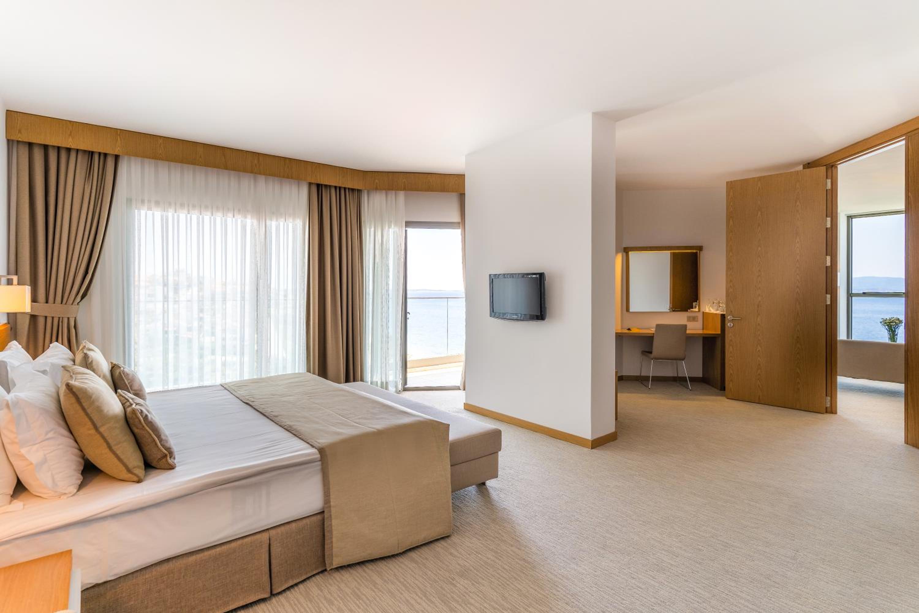 King Suite - Photo 3