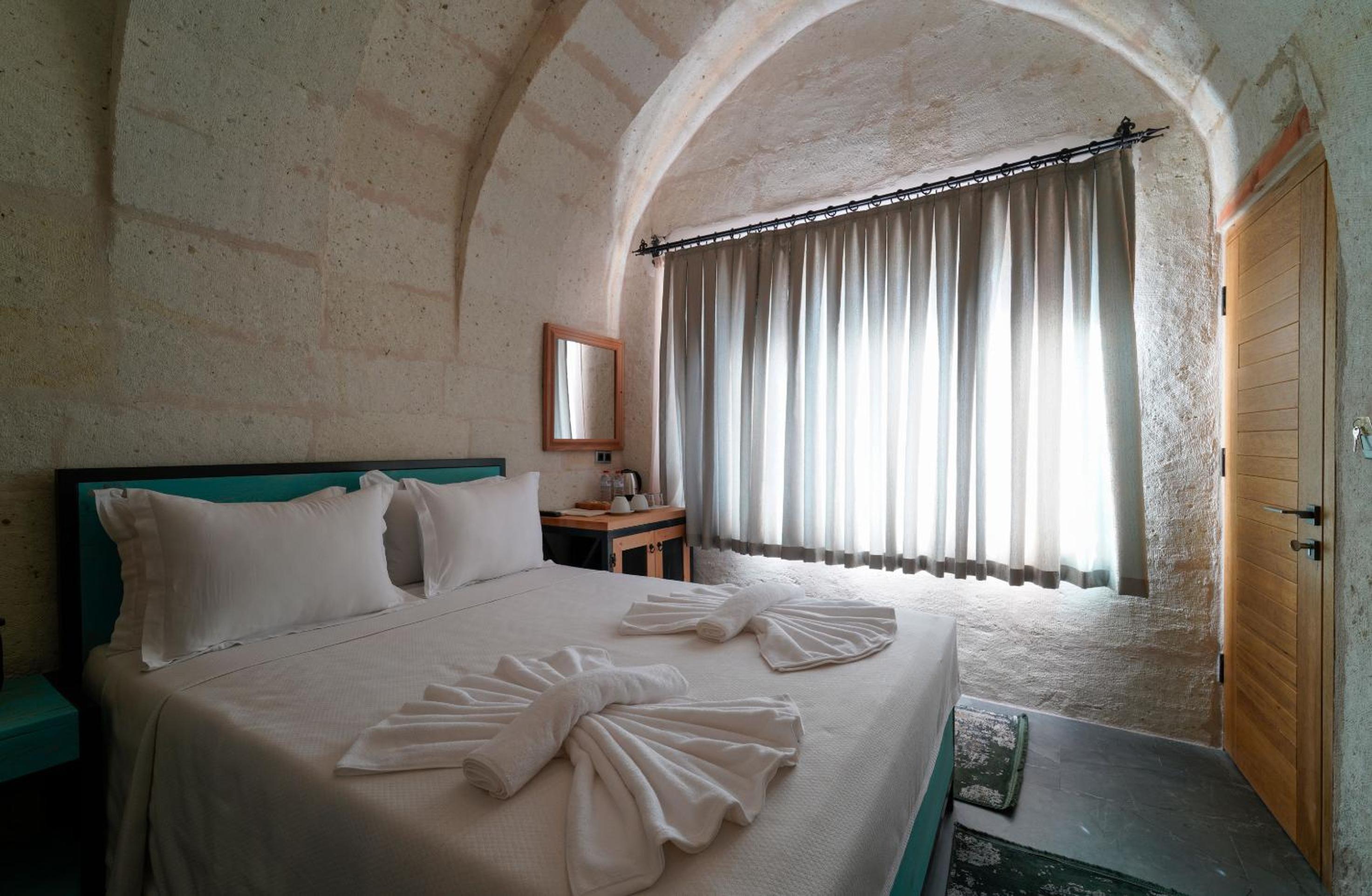 Double or Twin Room with View - Photo 29