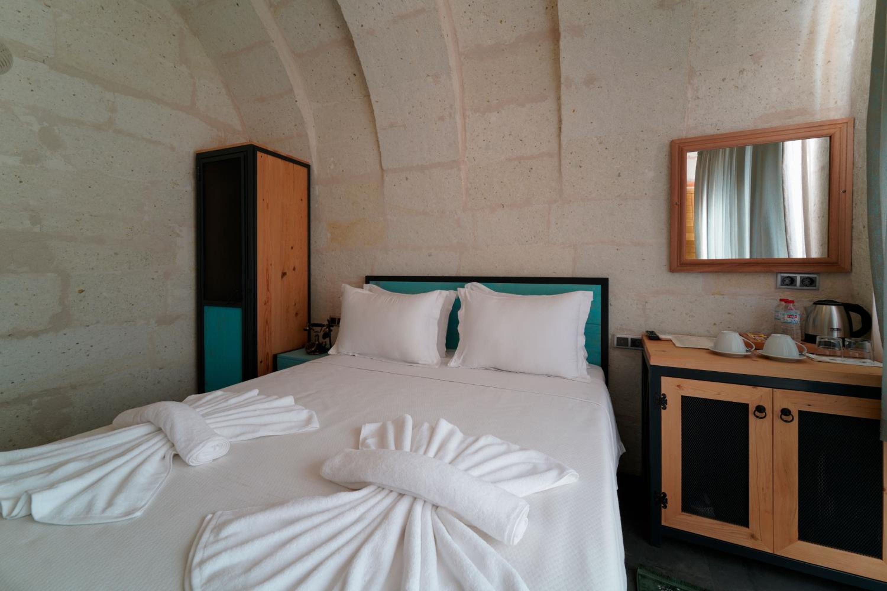 Double or Twin Room with View - Photo 1