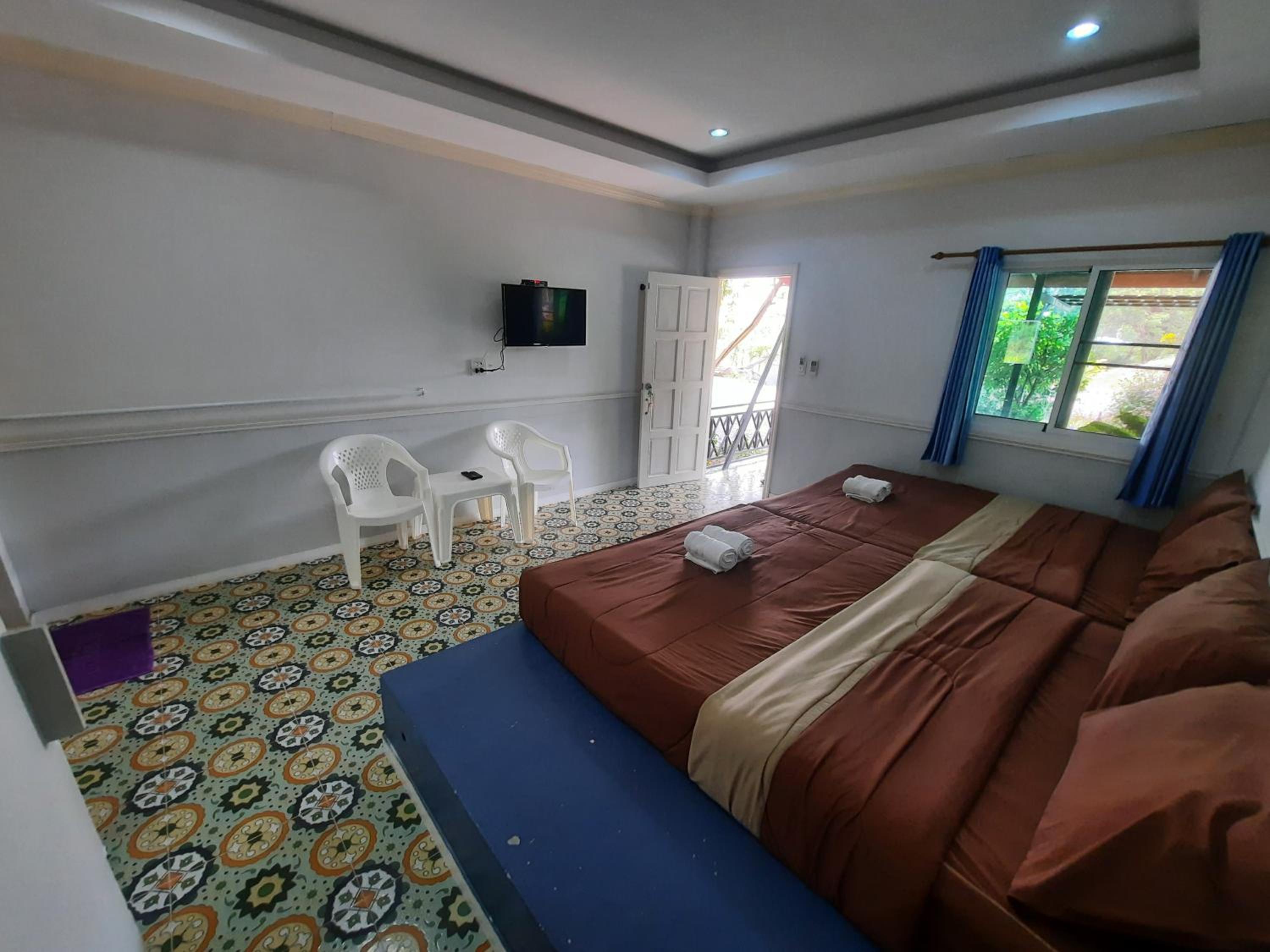 Quadruple Room with Private Bathroom