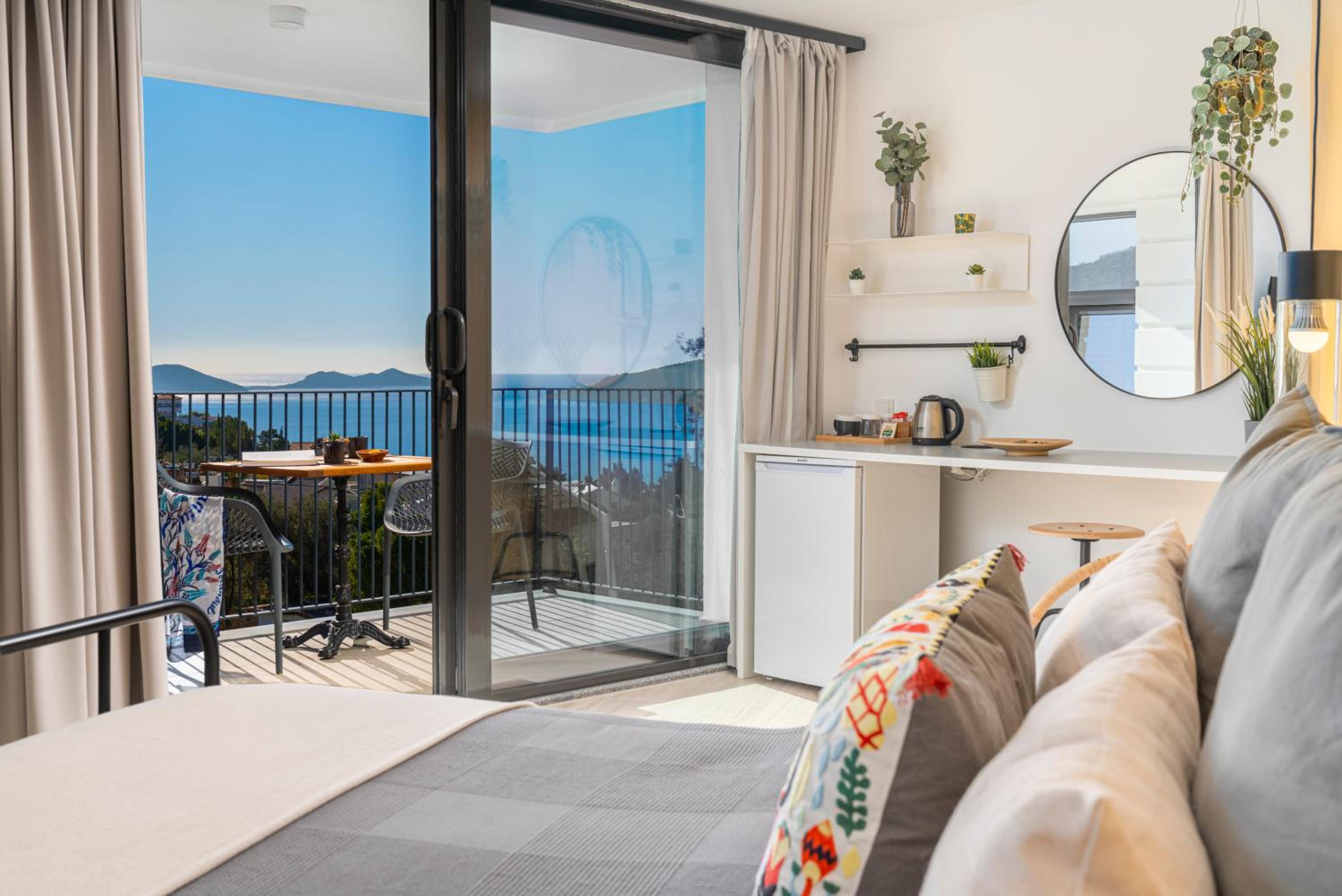 Deluxe Double Room with Sea View - Photo 1