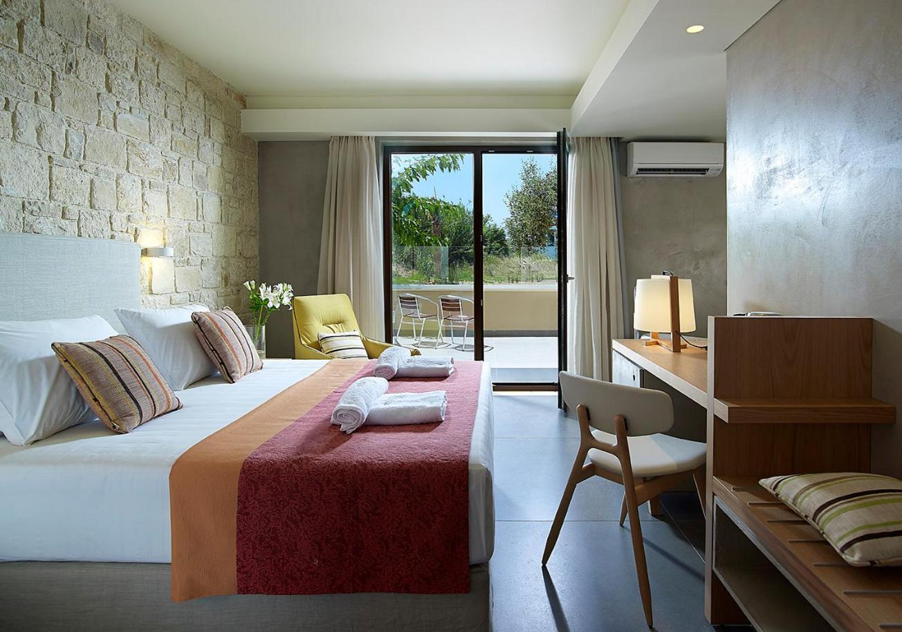 Deluxe Double Room with Balcony photo 1