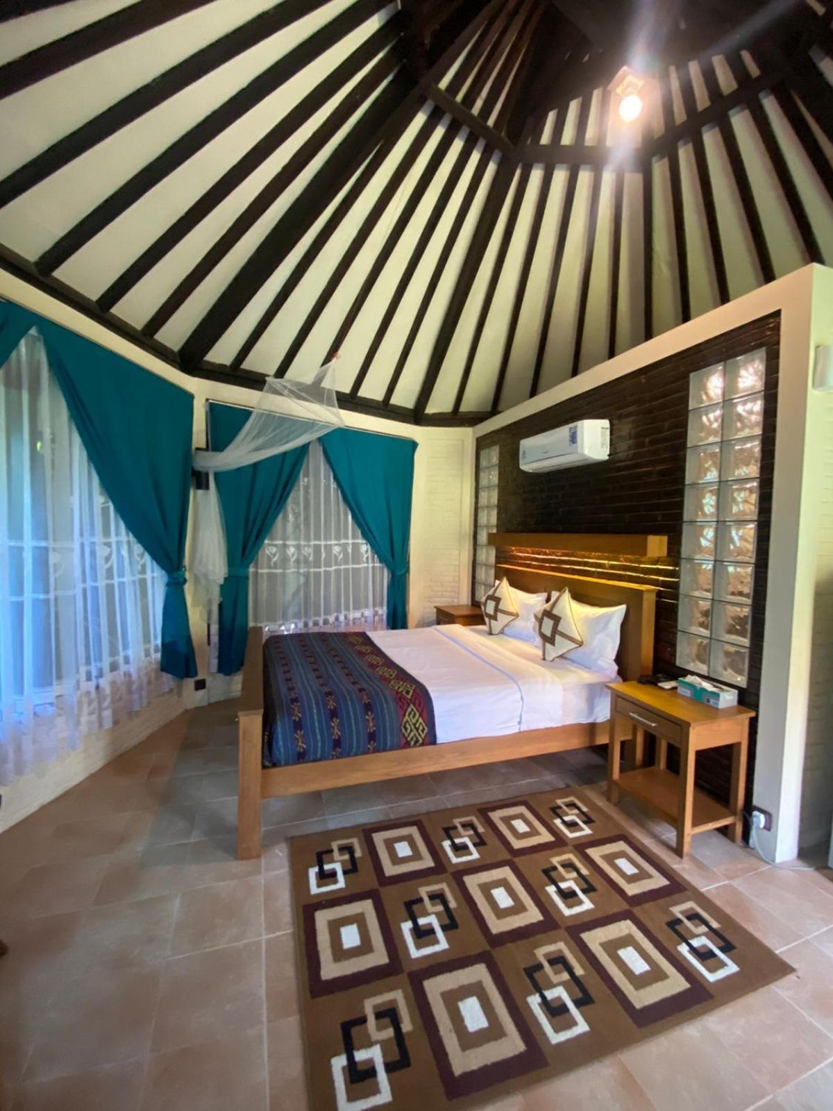 Deluxe Room (2 Adults + 1 Child)
