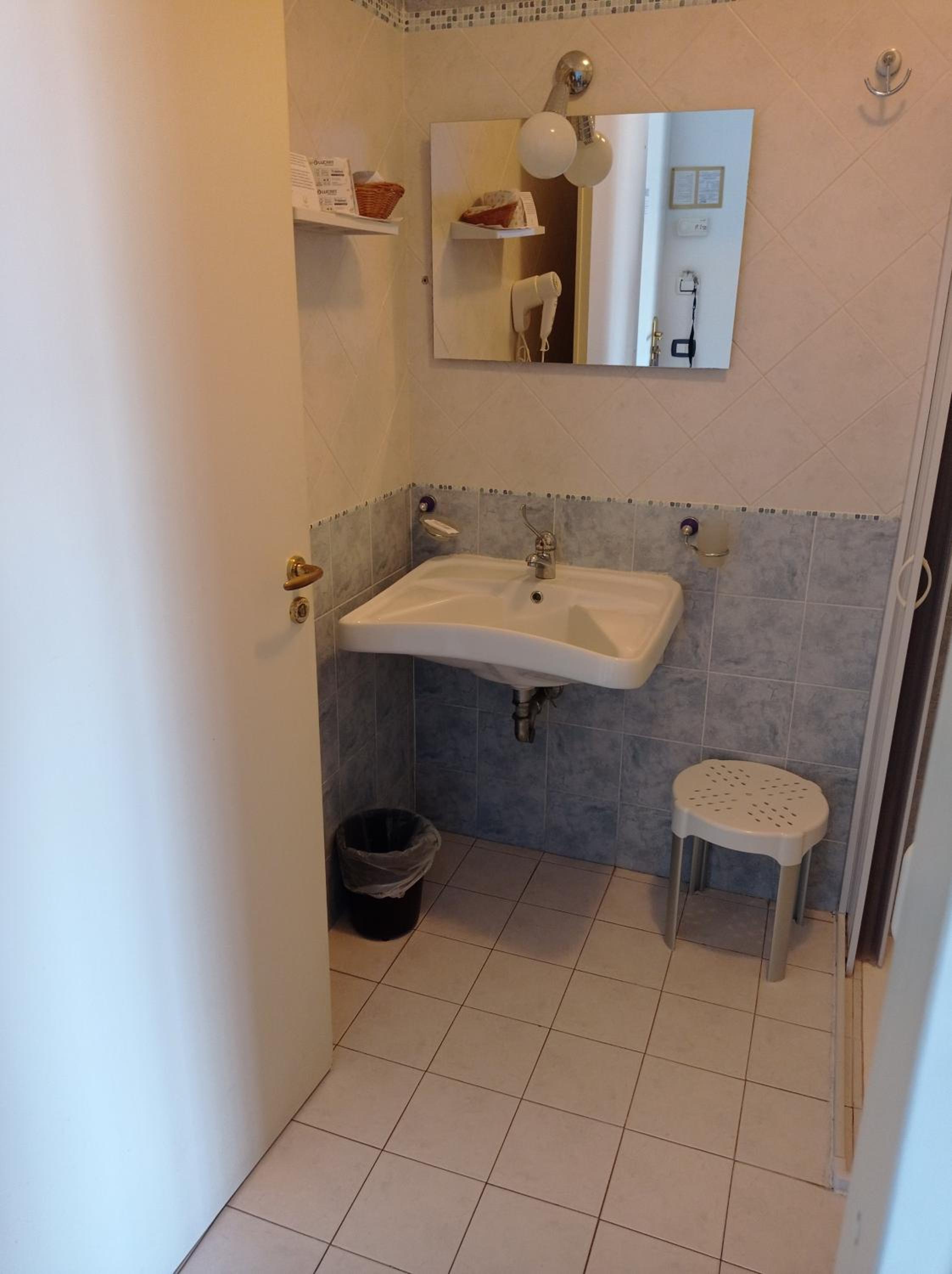 Double or Twin Room - Disability Access photo 3