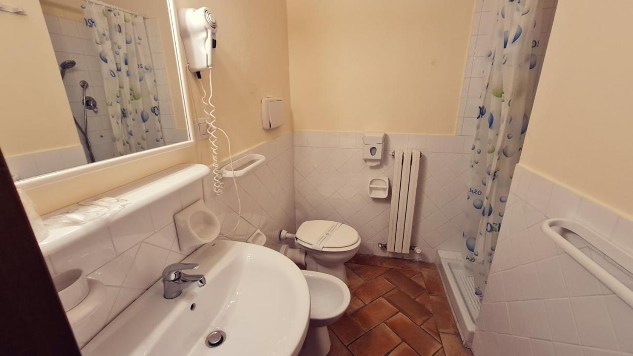 Standard Double Room - Photo 3