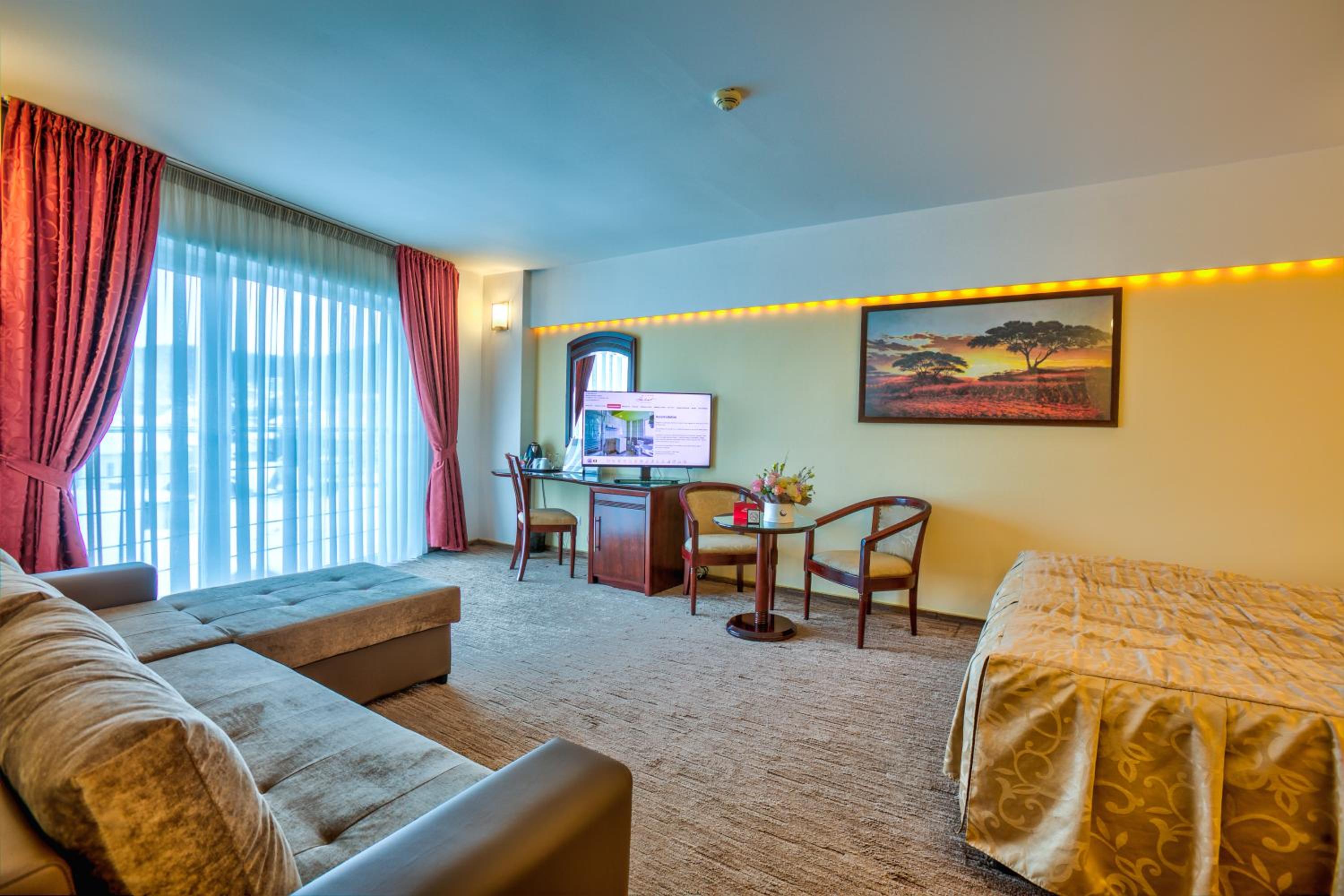 Deluxe Double Room with Extra Bed - 4 stars - Photo 4