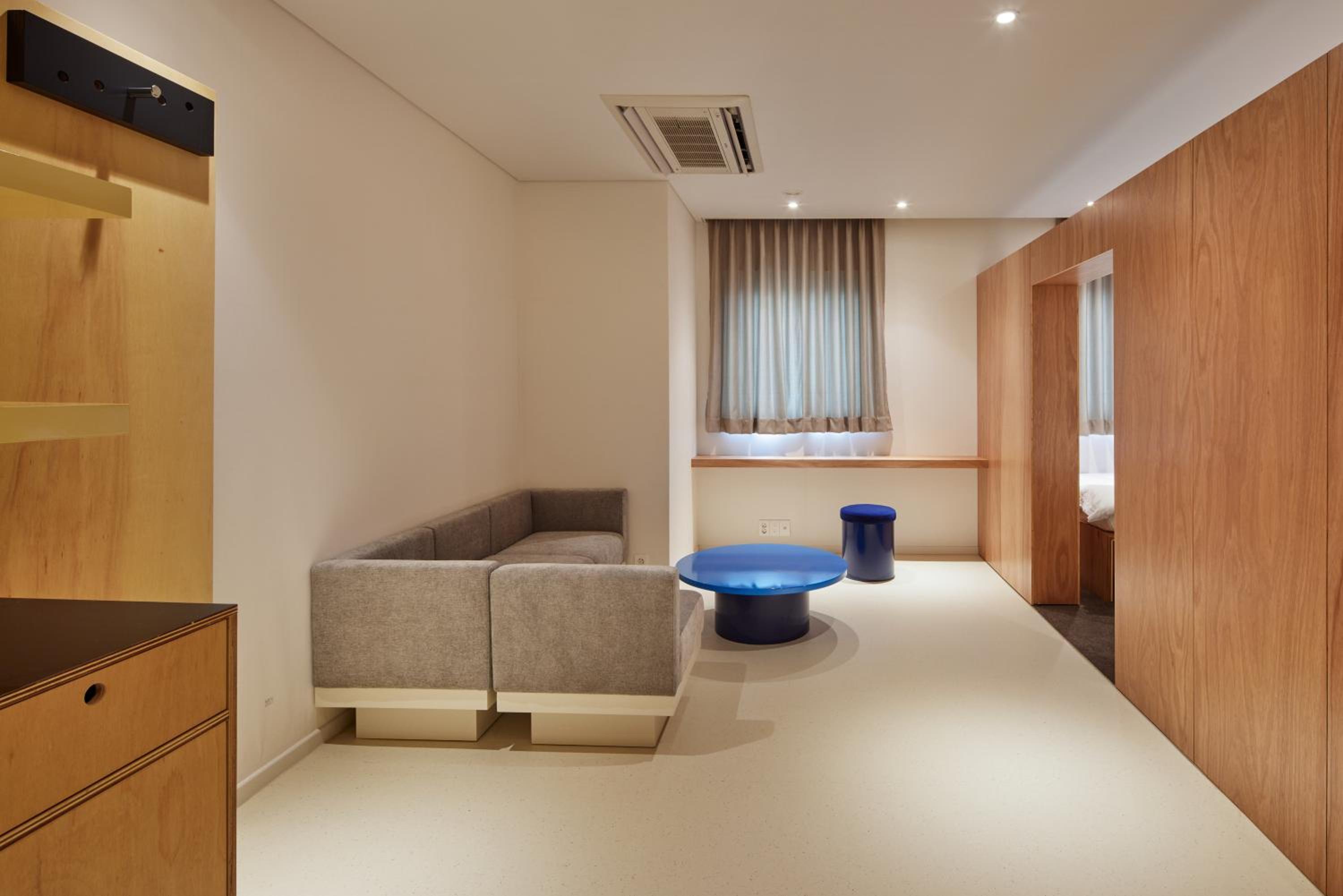 Large Twin Room - Photo 3