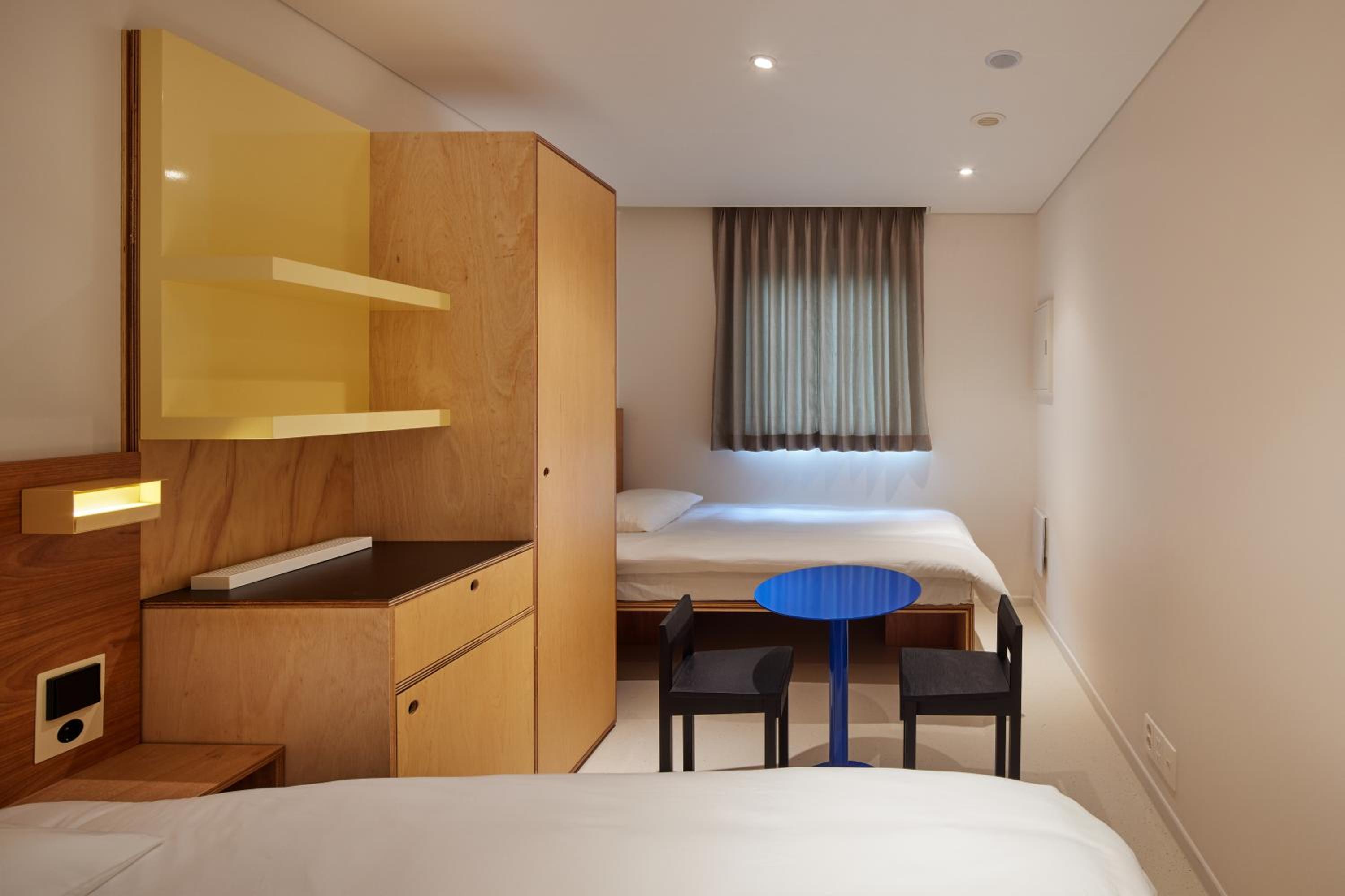 Standard Twin Room - Photo 9