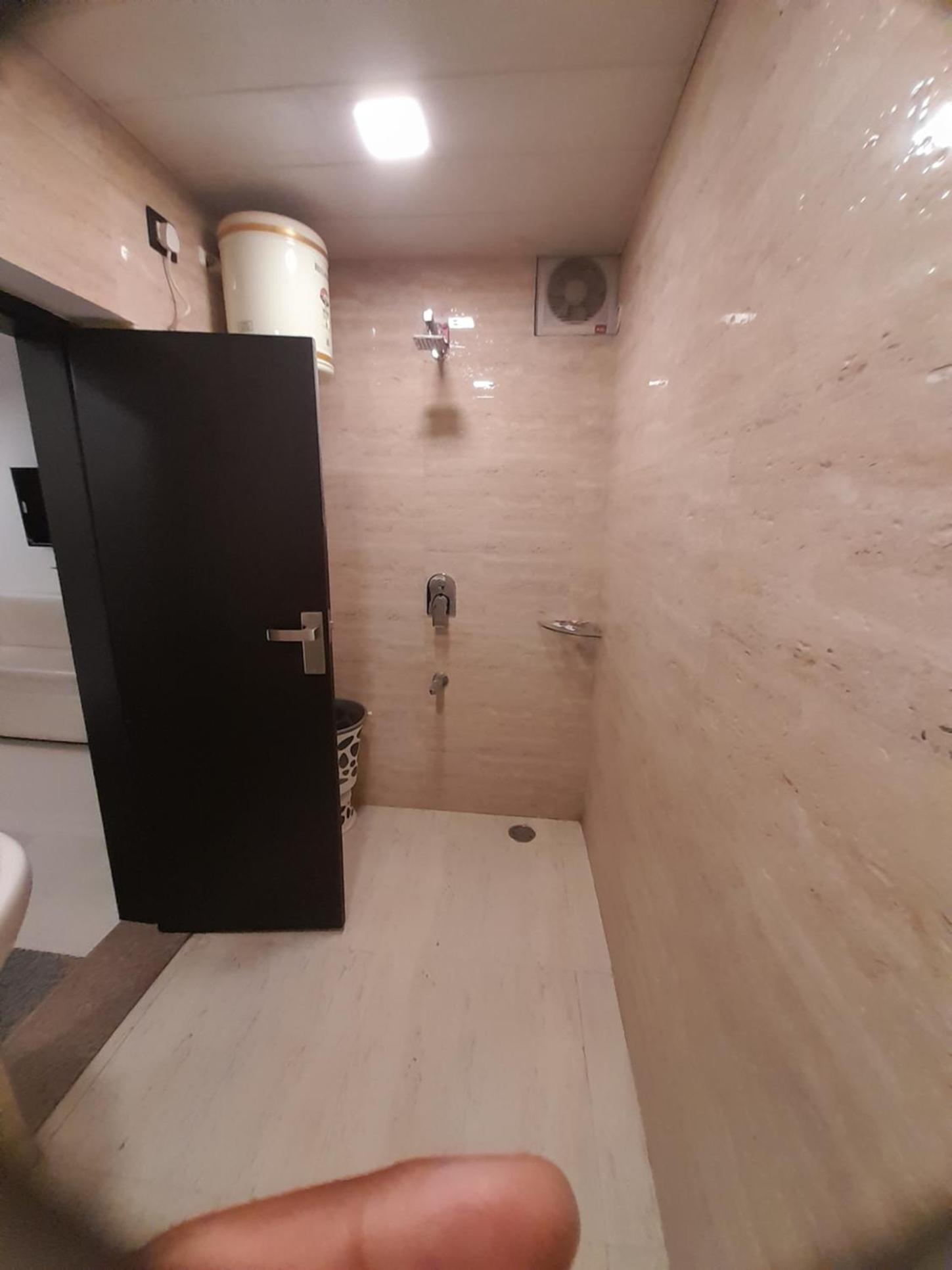 Large Double Room - Photo 2