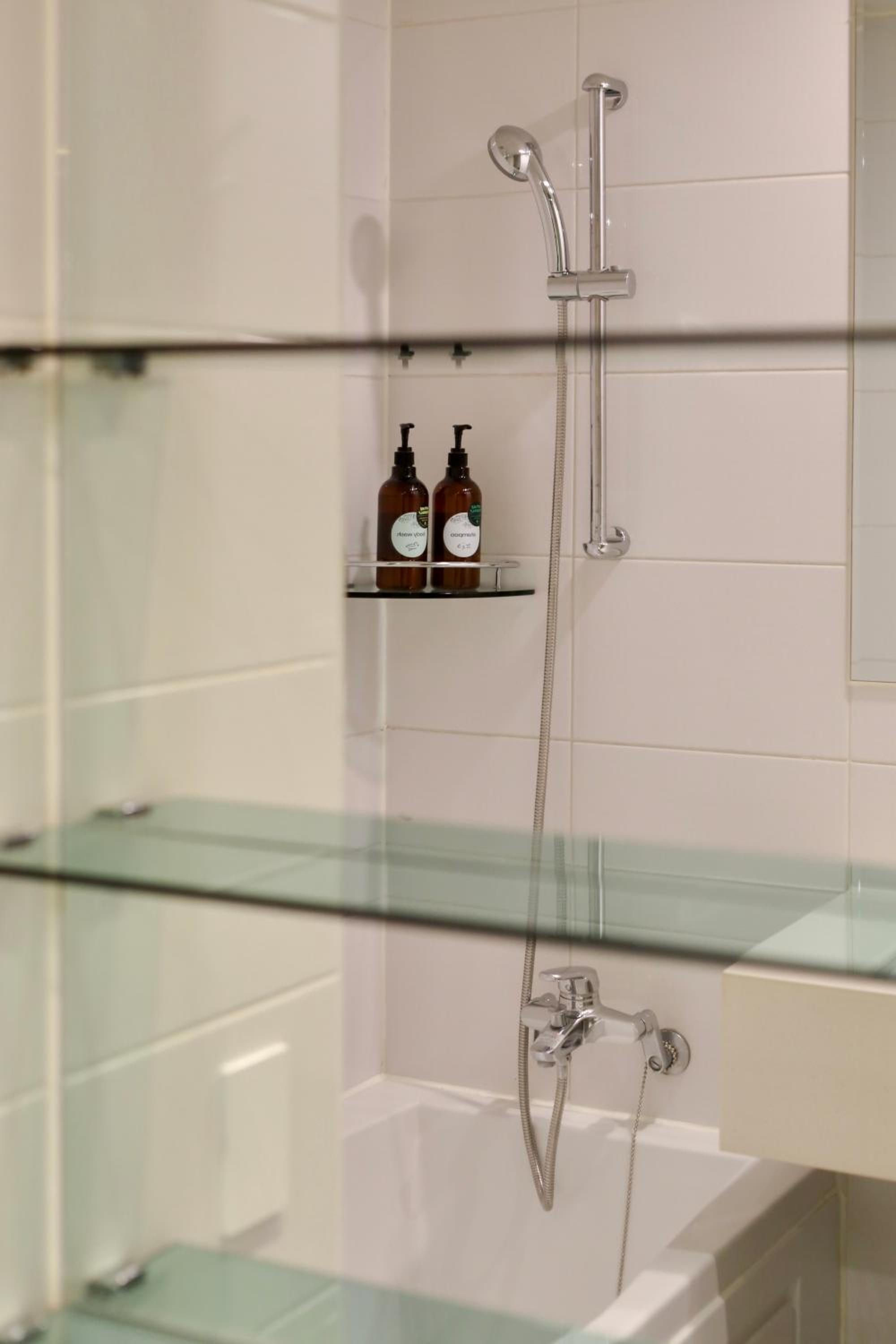 Standard Twin Room - Photo 8