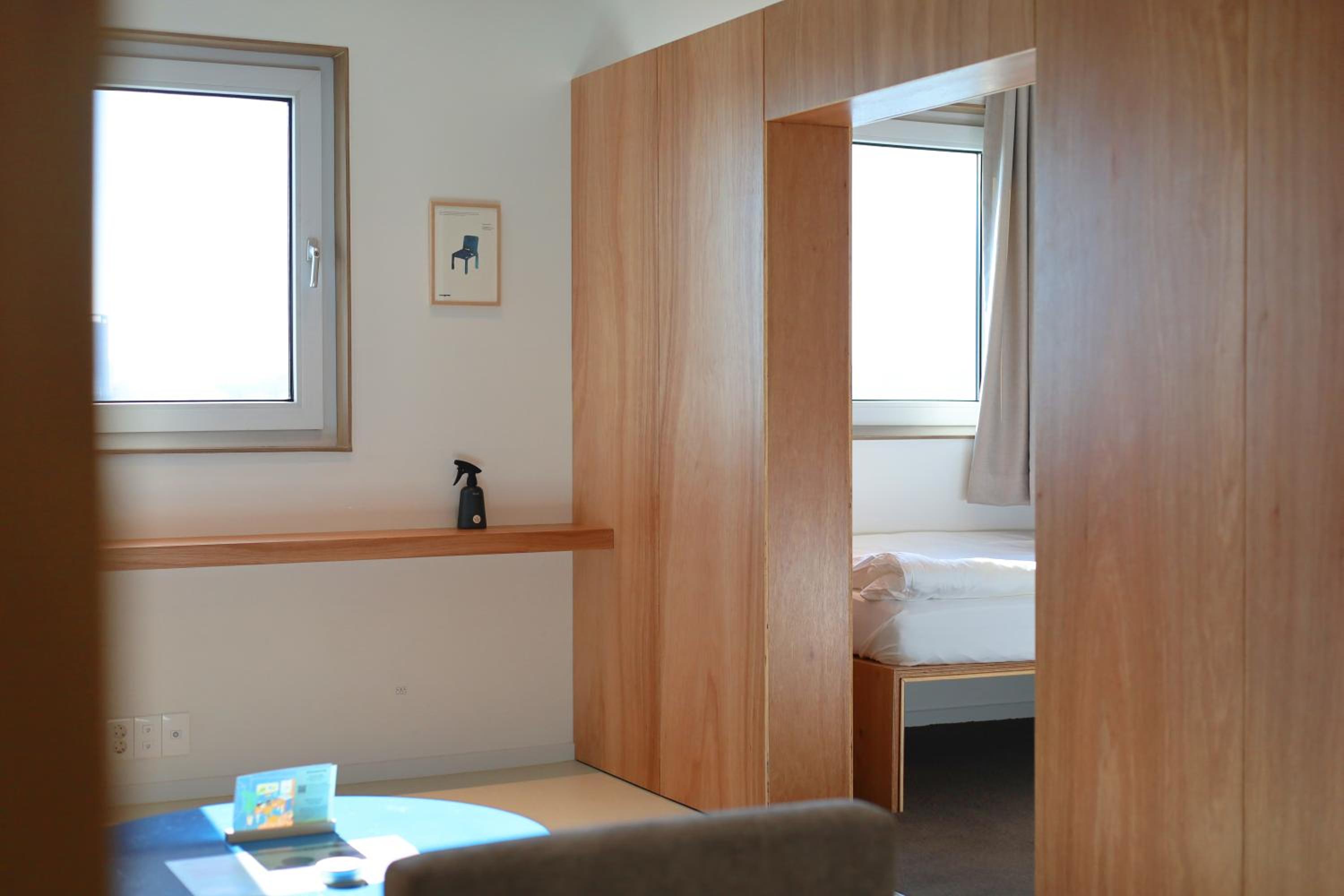 Large Twin Room - Photo 2