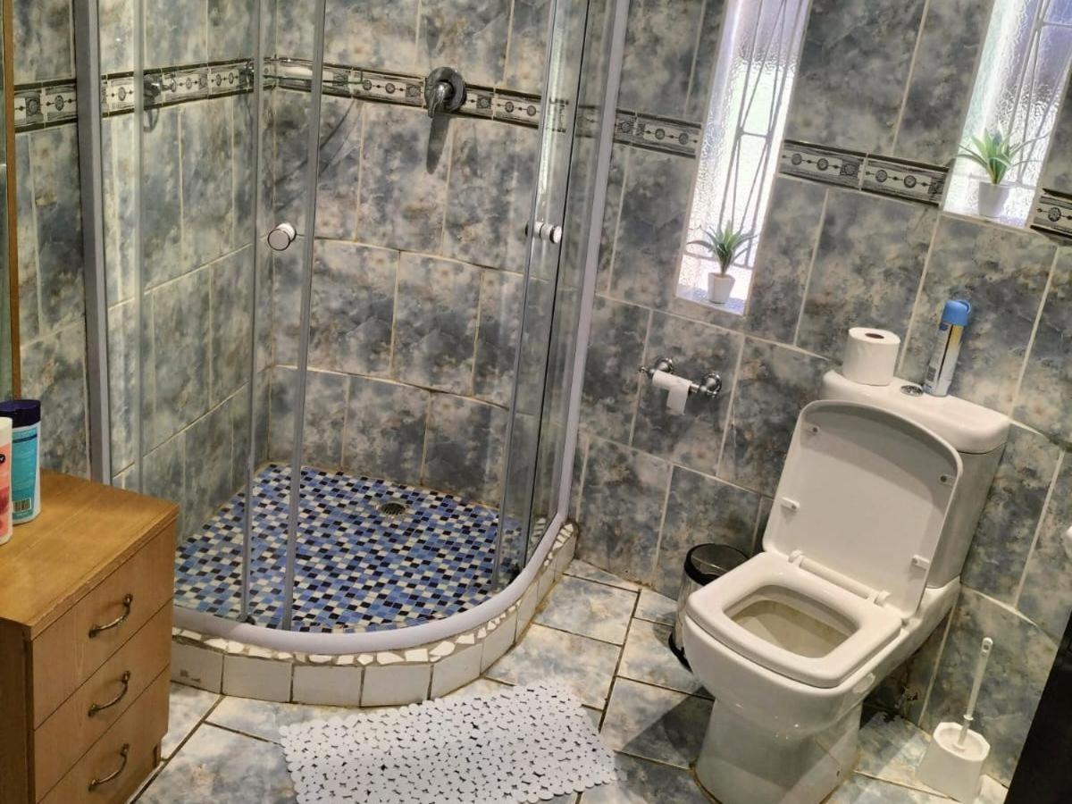 Queen Room photo 3