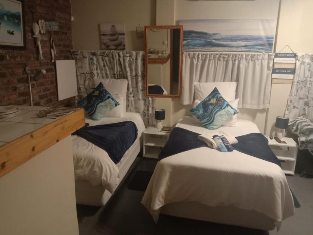 Standard Twin Room - Photo 1