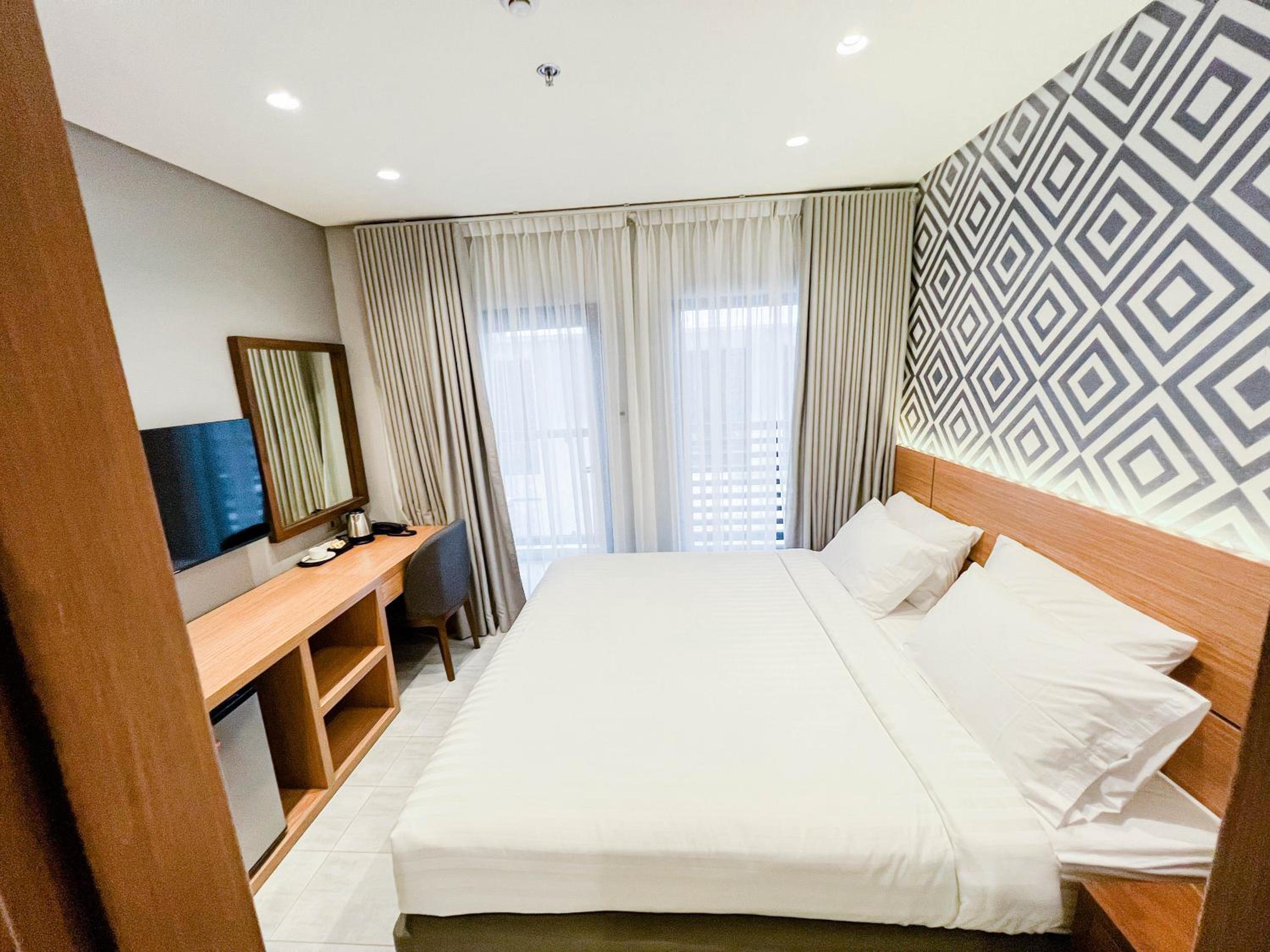 Deluxe King Room - Photo 3