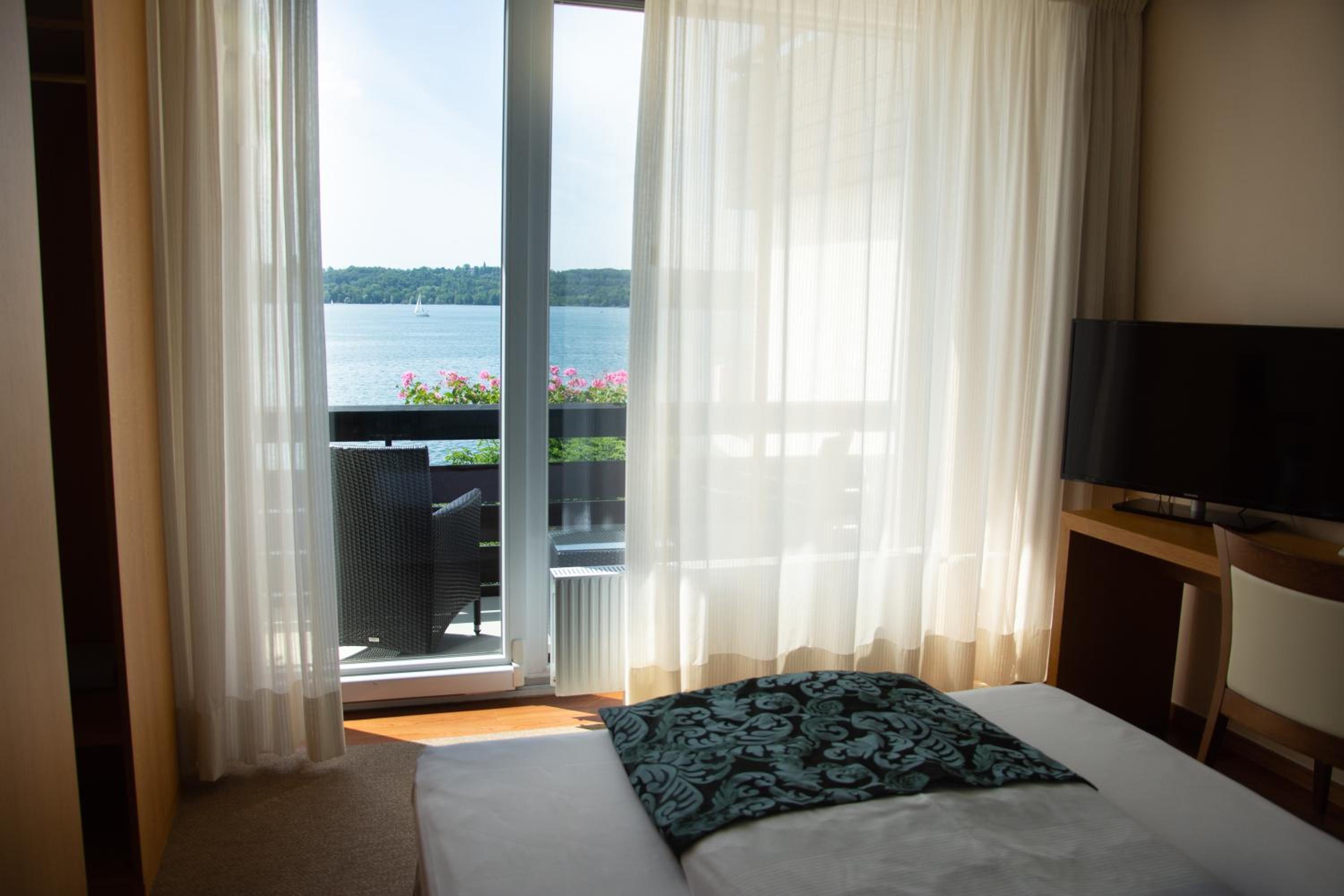 Single Room with Lake View photo 3