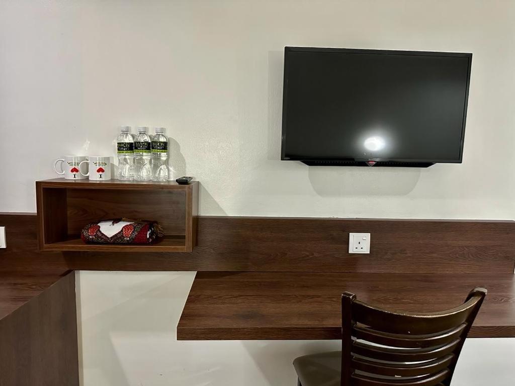 Family Room photo 3