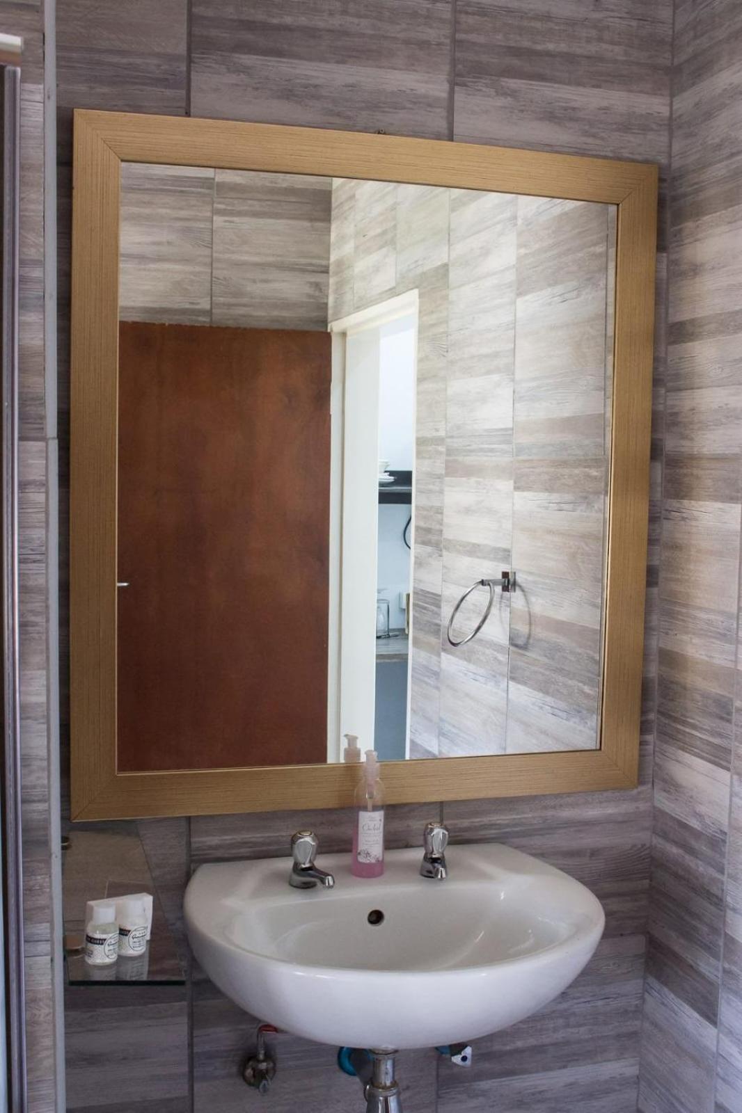 Deluxe Double or Twin Room - Photo 11