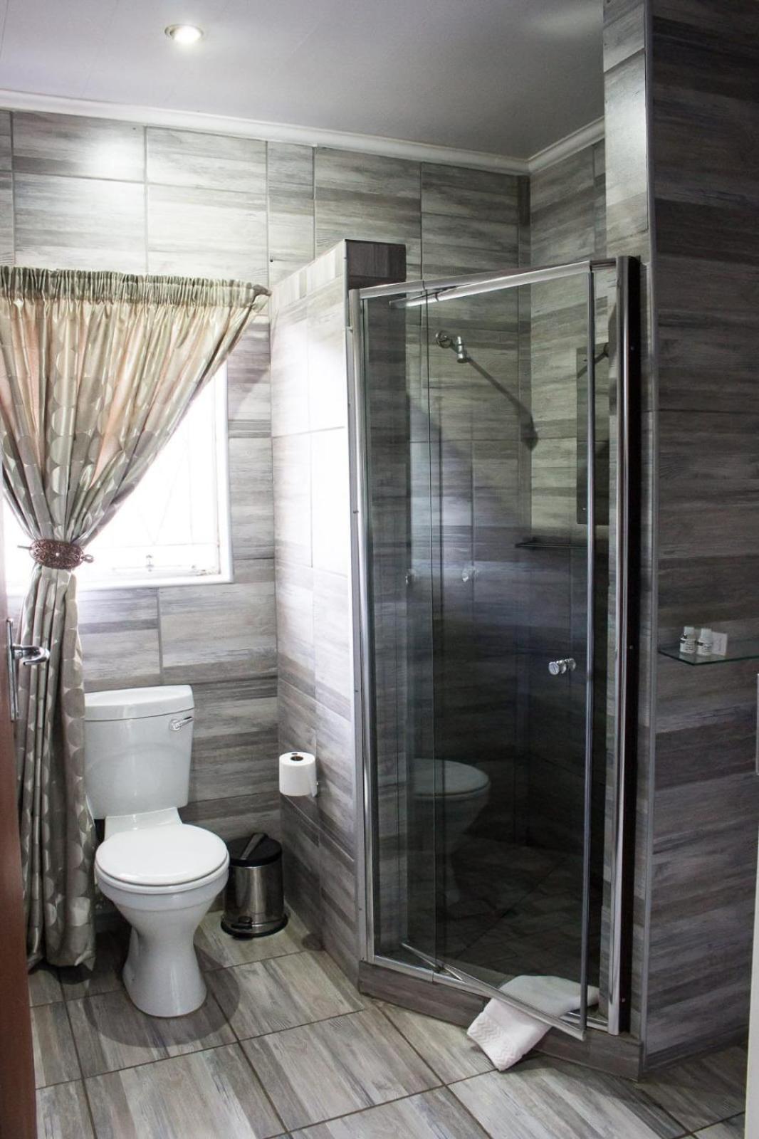 Deluxe Double or Twin Room - Photo 10