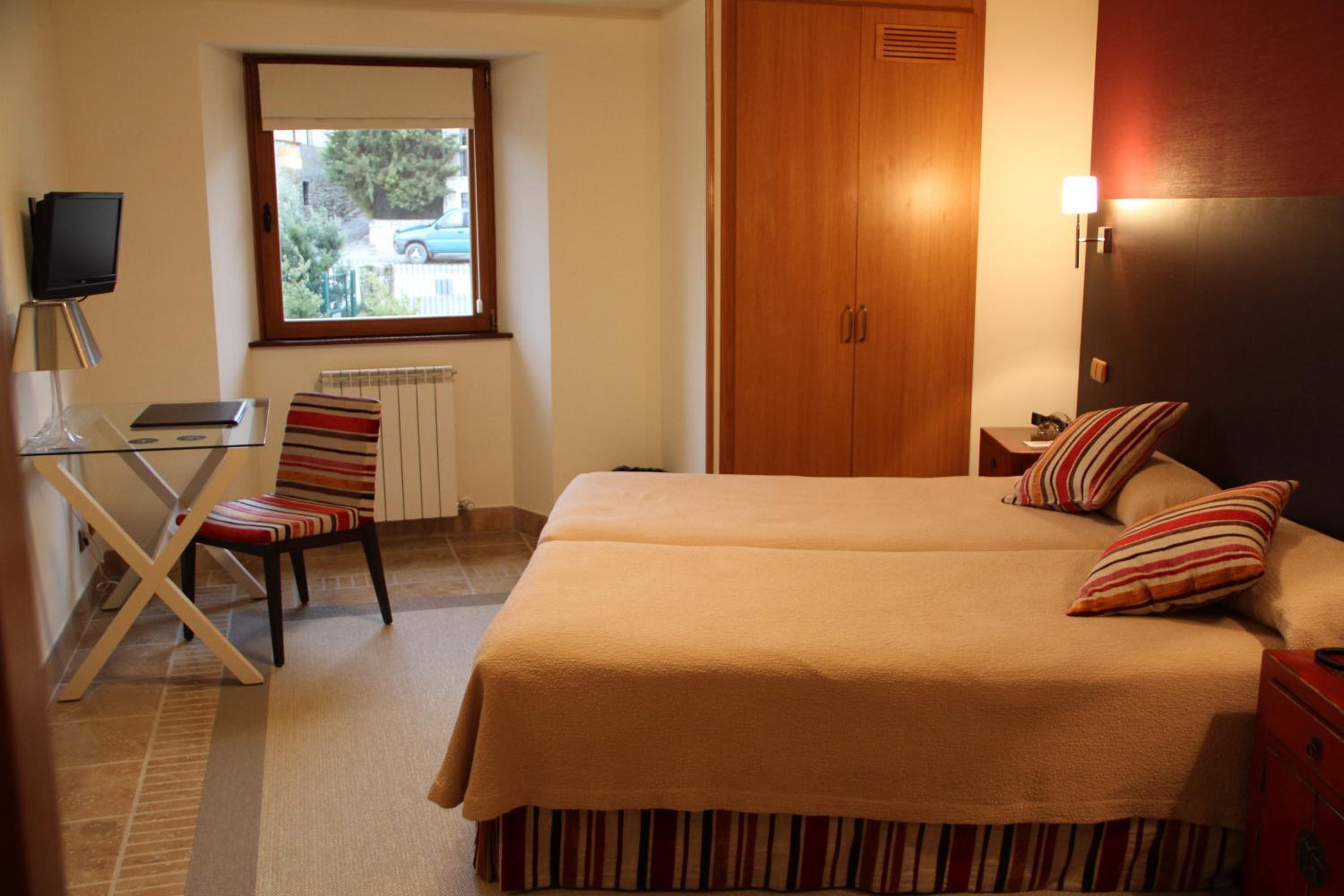 Double or Twin Room - Photo 3
