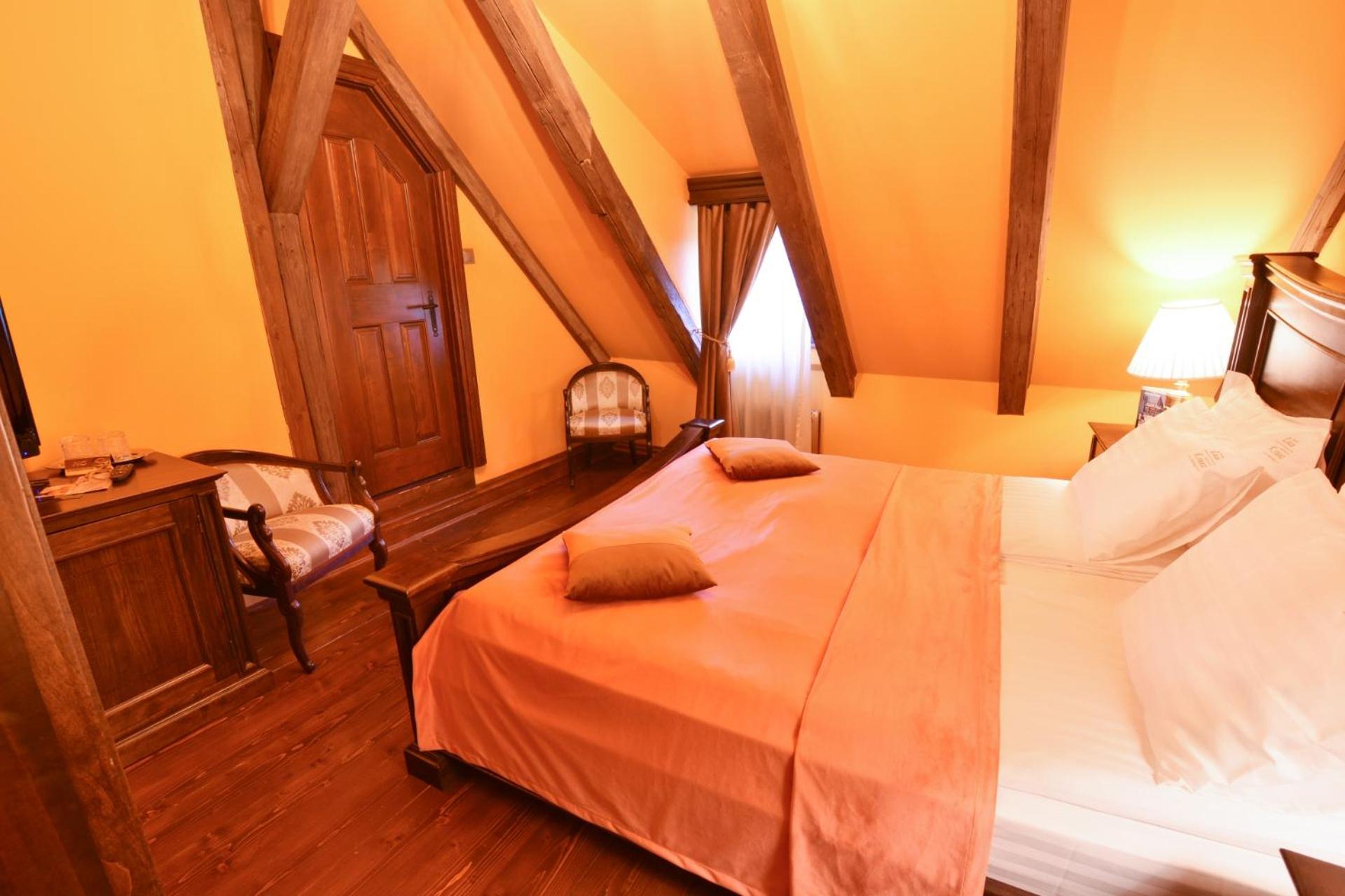 Room with inlays - Photo 2