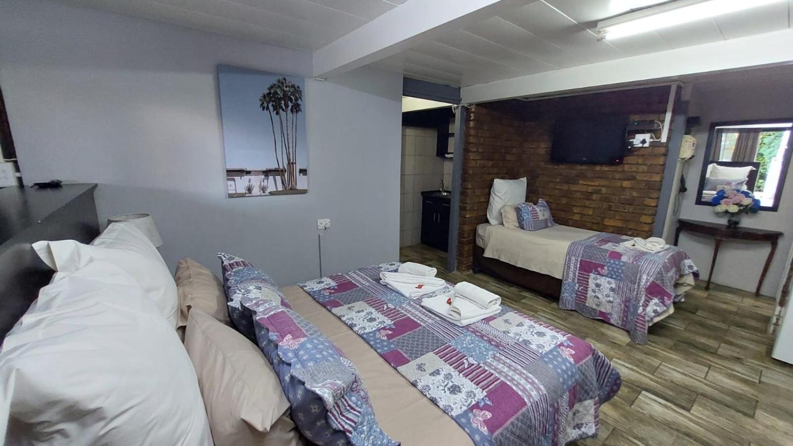 Family Room - Ground Floor - Photo 4