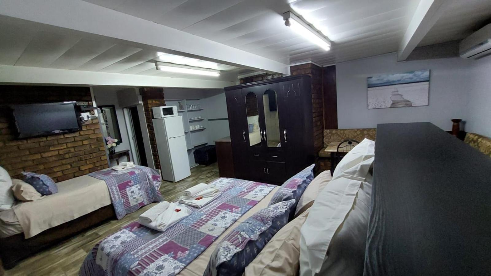 Family Room - Ground Floor - Photo 5