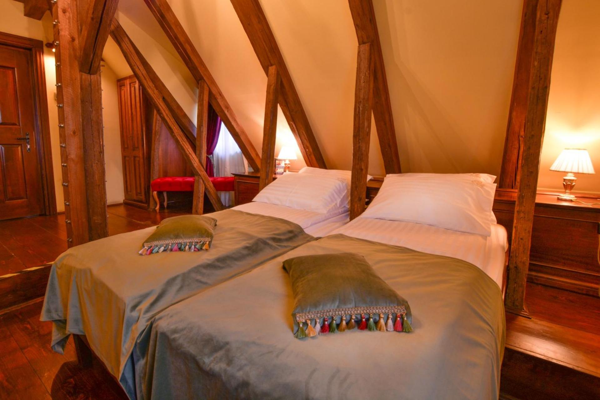 Twin Room - Attic - Photo 5