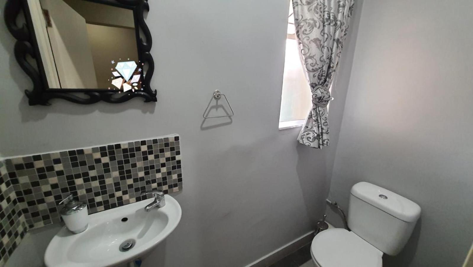 Deluxe Family Room - Photo 2