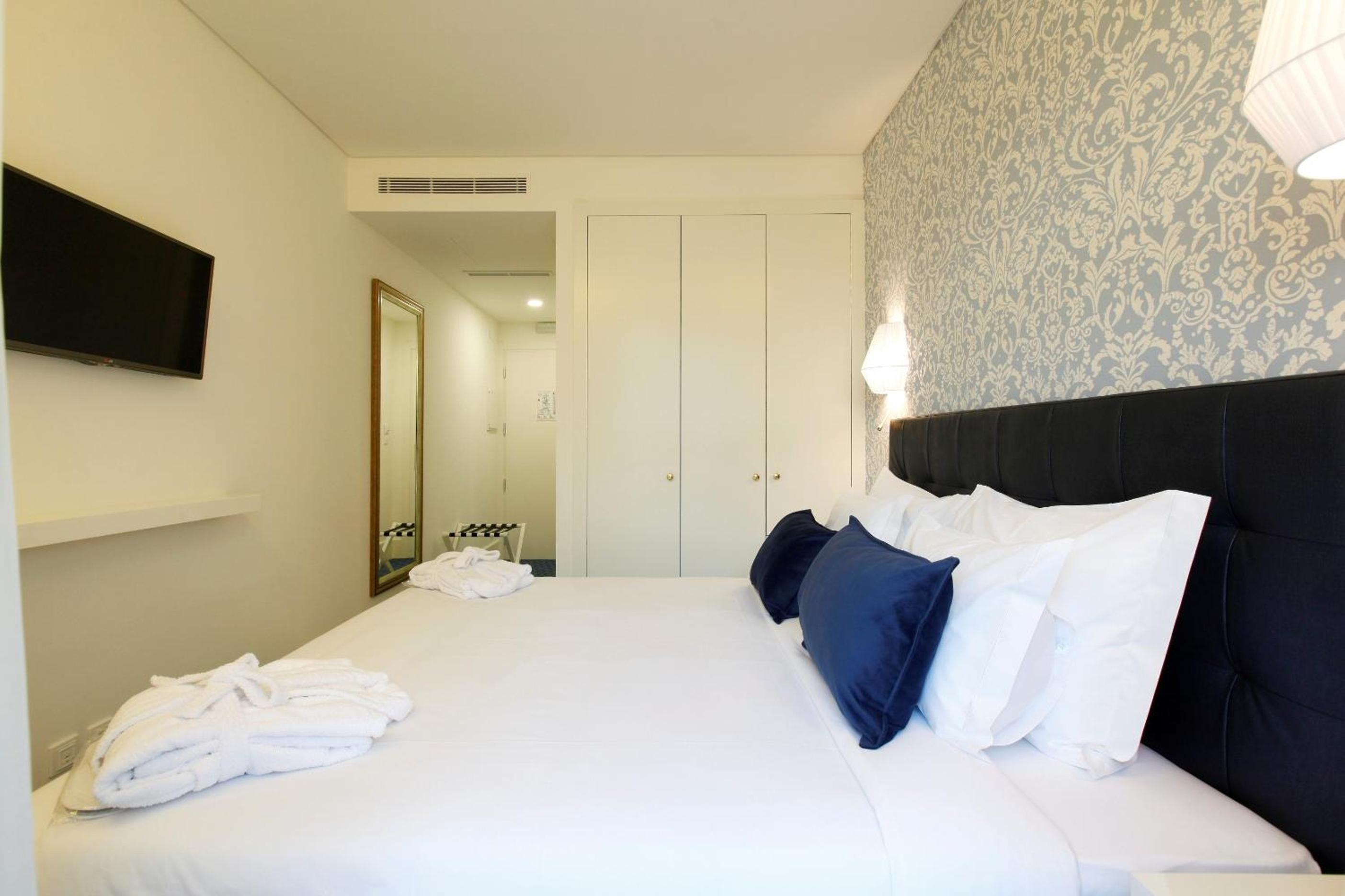 Mini Double or Twin Room with Street View