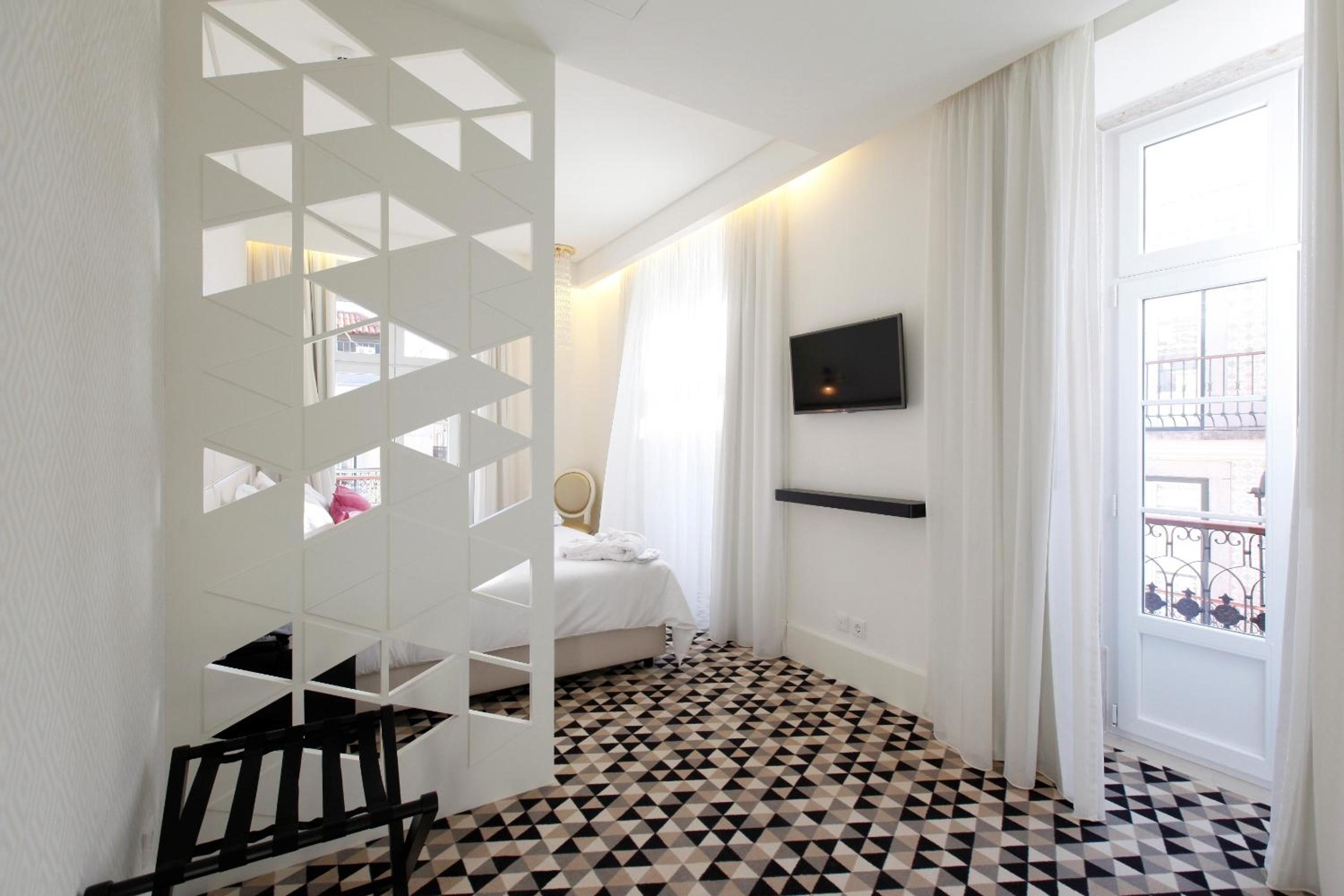 Superior Double Room with Street View thumbnail 5
