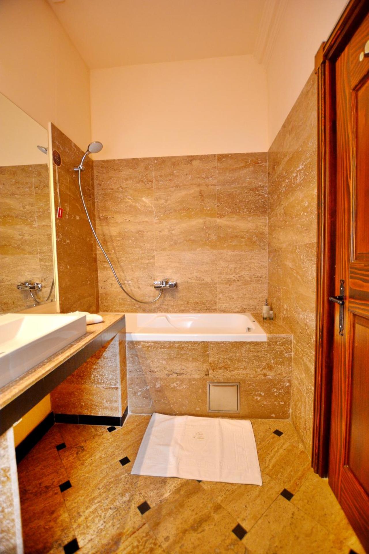 Room on cursive - Photo 4