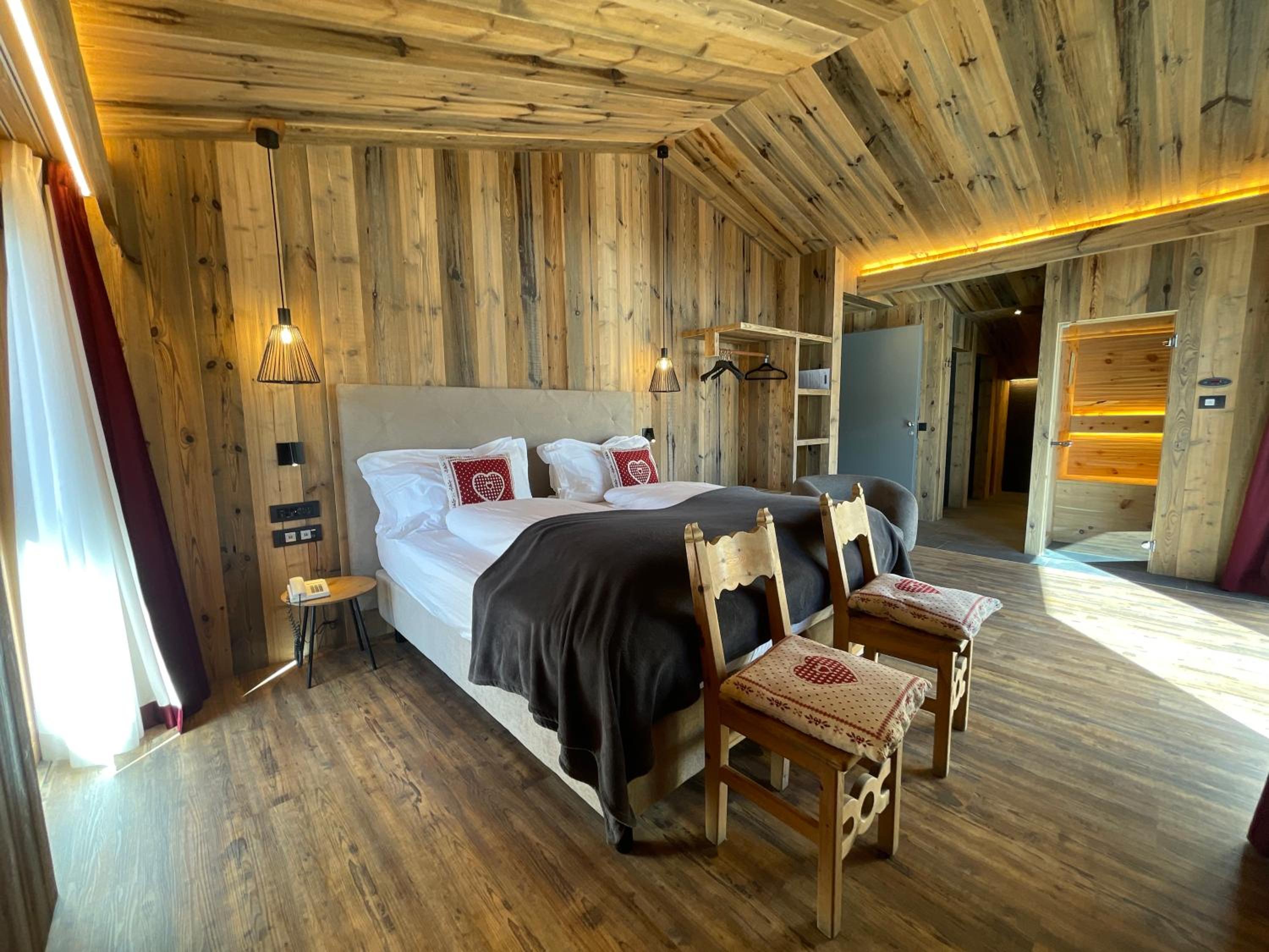 Deluxe Suite photo 1