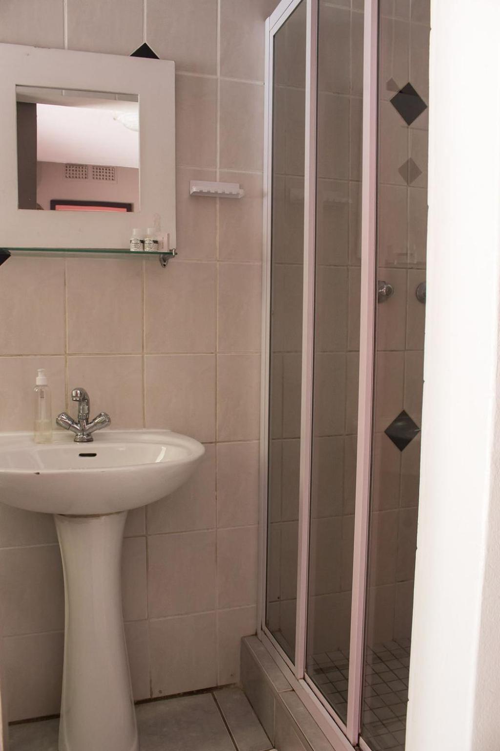 Double Room - Photo 19