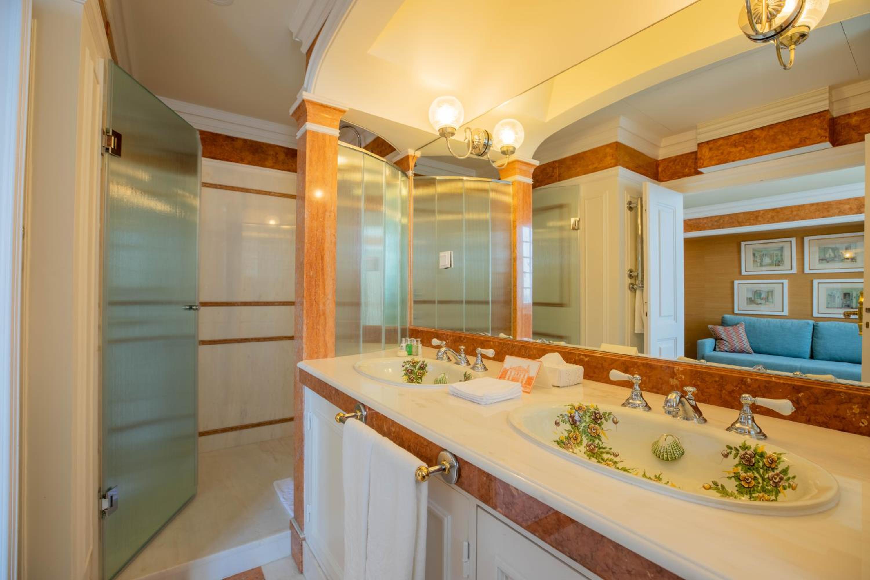 Superior Suite Frontal Ocean View - Photo 13