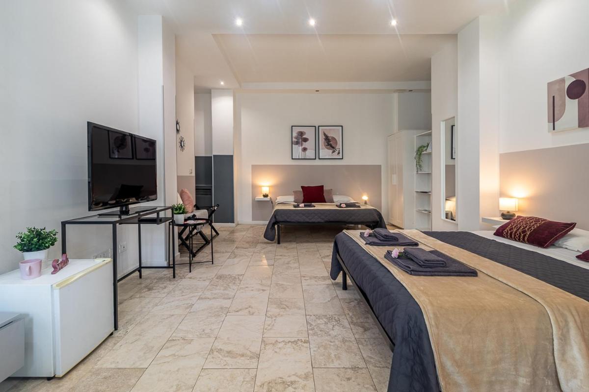 Quadruple Room with Balcony - Photo 3