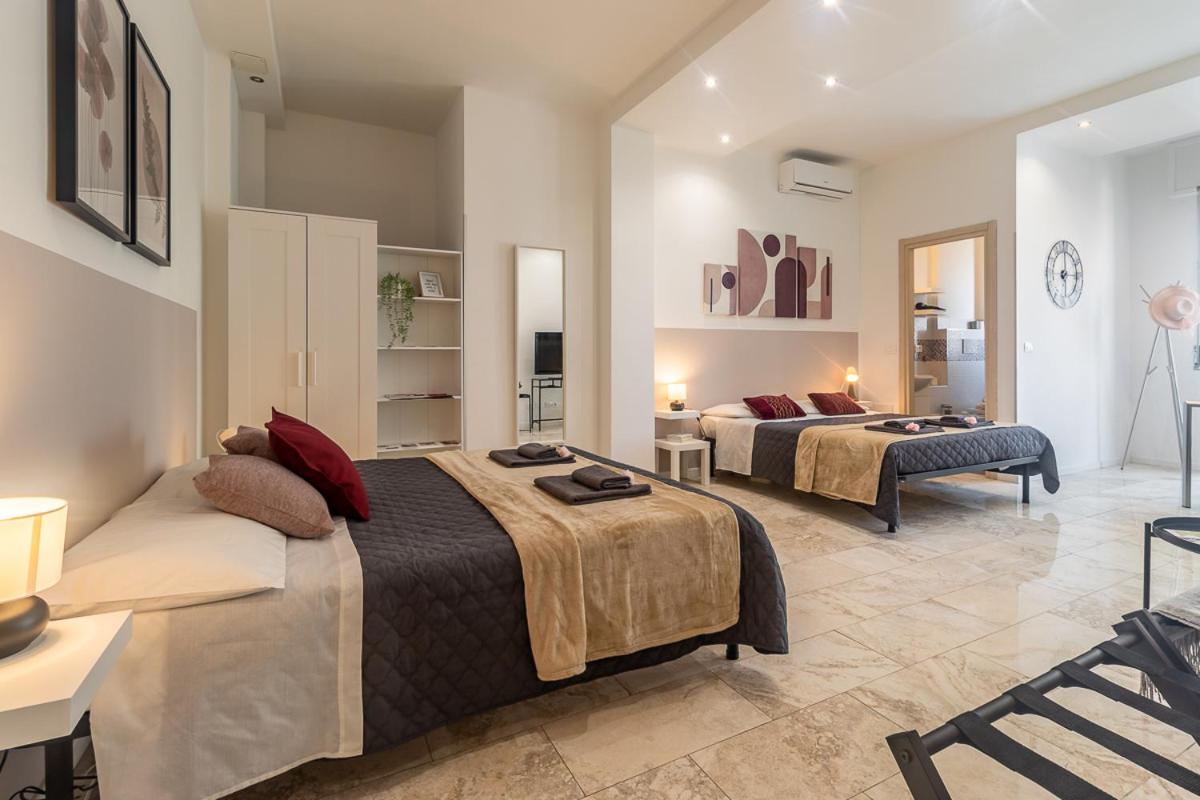 Quadruple Room with Balcony - Photo 4