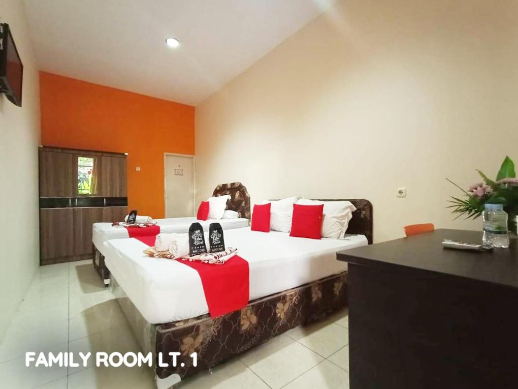 Family Room - Photo 3