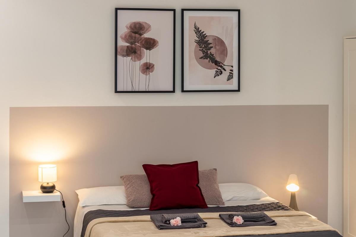 Quadruple Room with Balcony - Photo 6
