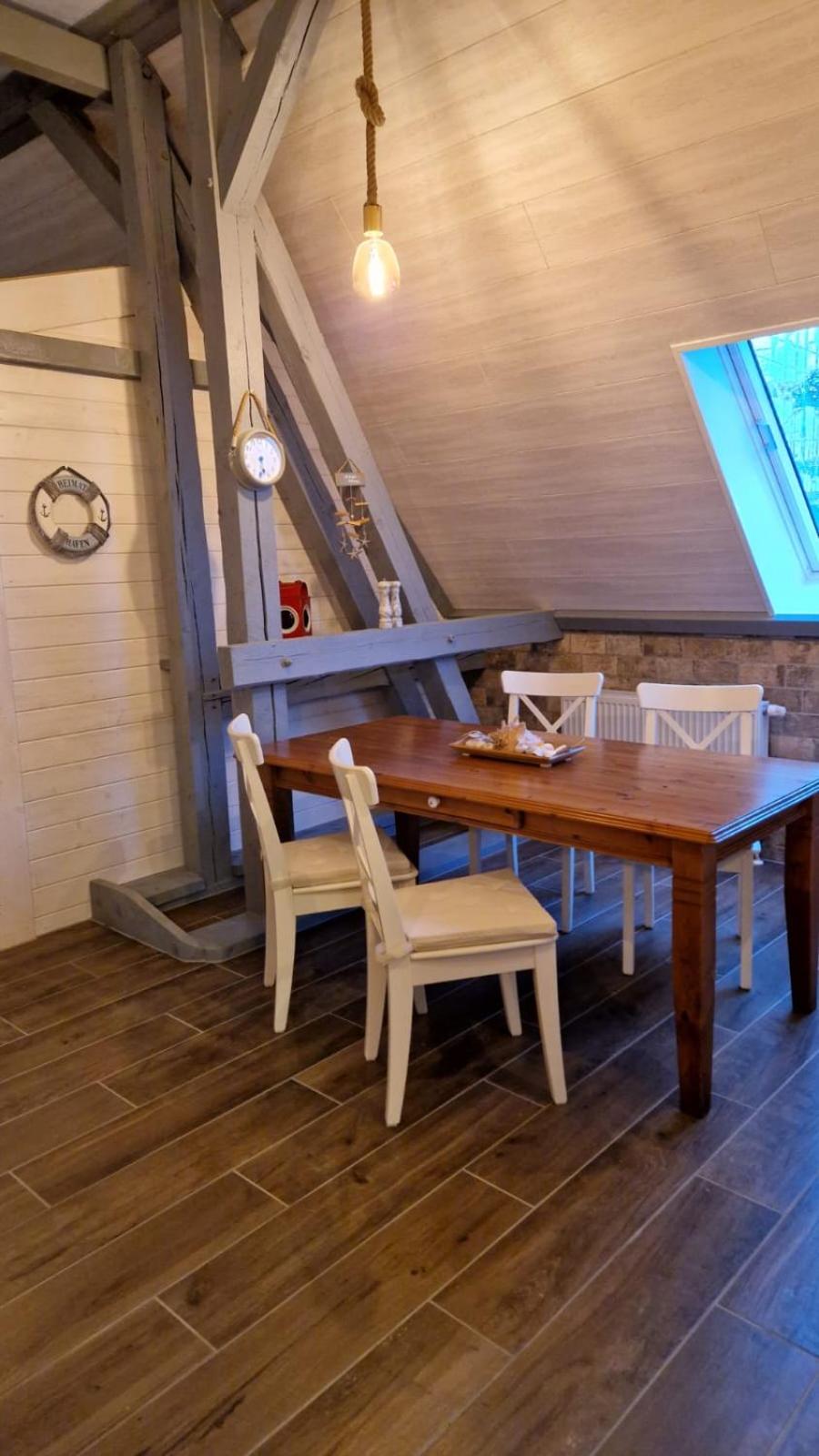 Family Room with Balcony photo 3