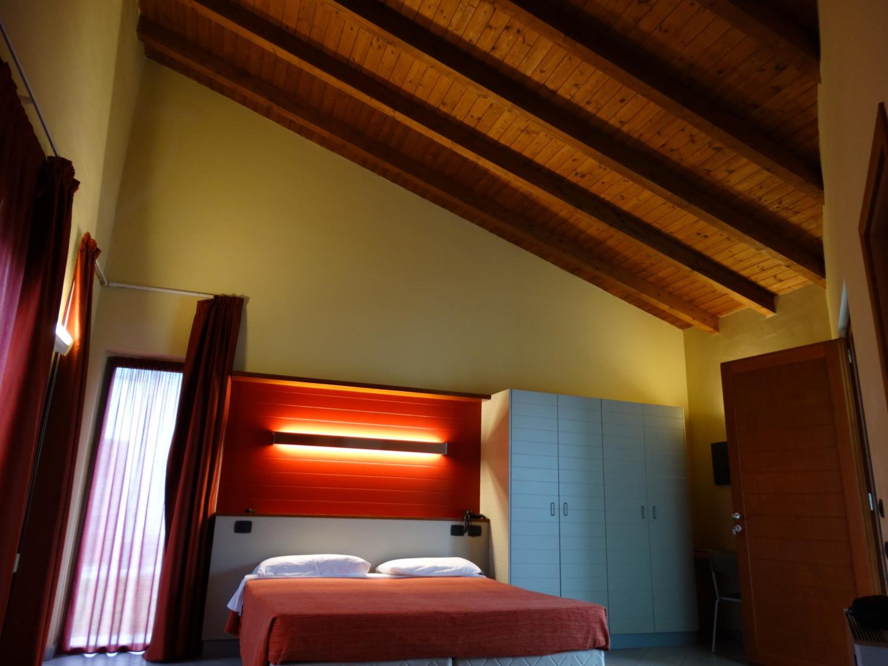 Standard Double Room - Photo 2