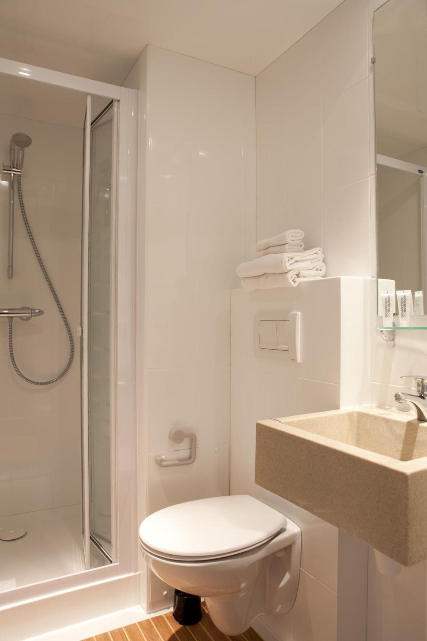 Standard Double Room - 39 ft² - Photo 6