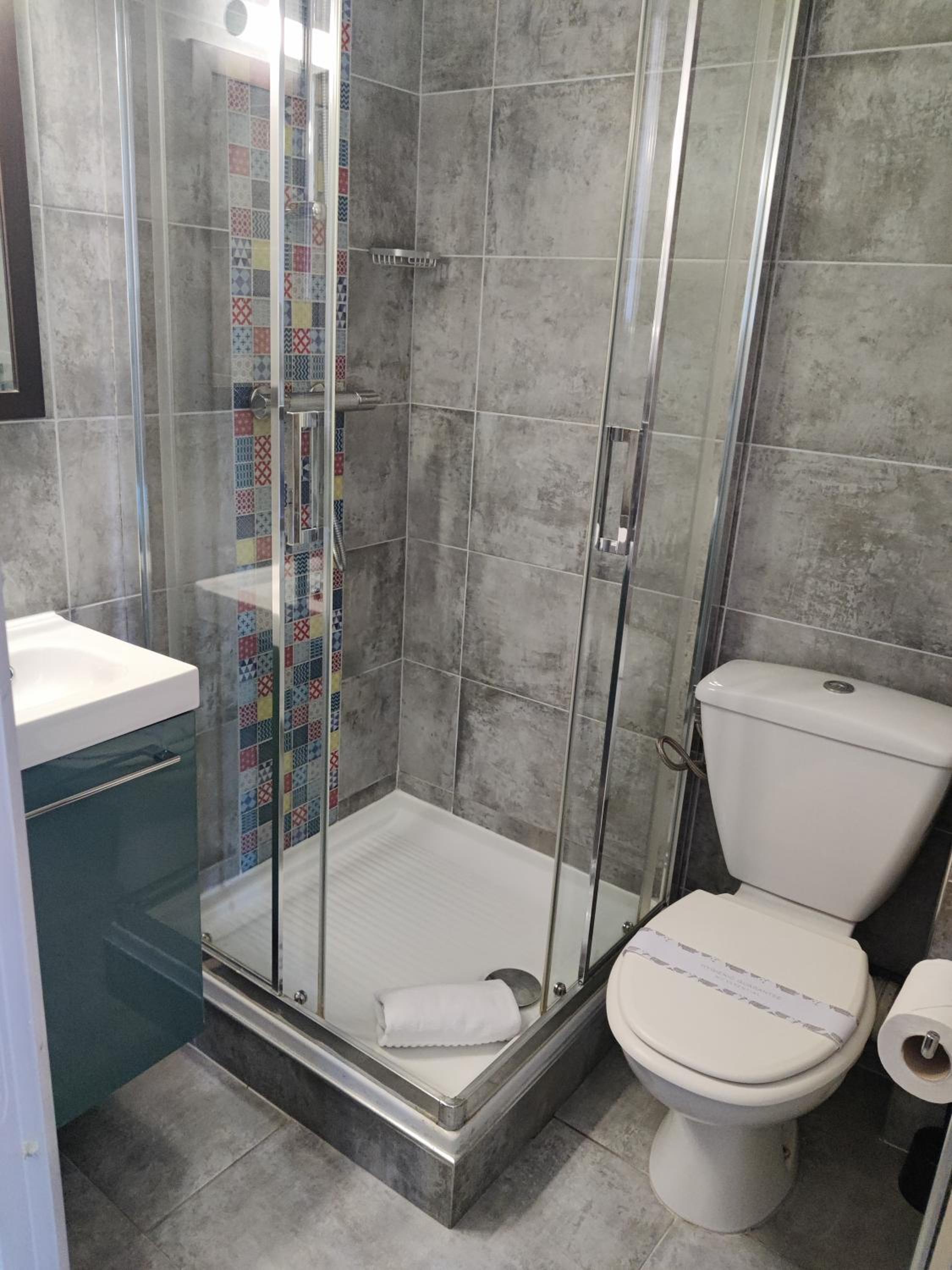 Standard Double Room - 39 ft² - Photo 10
