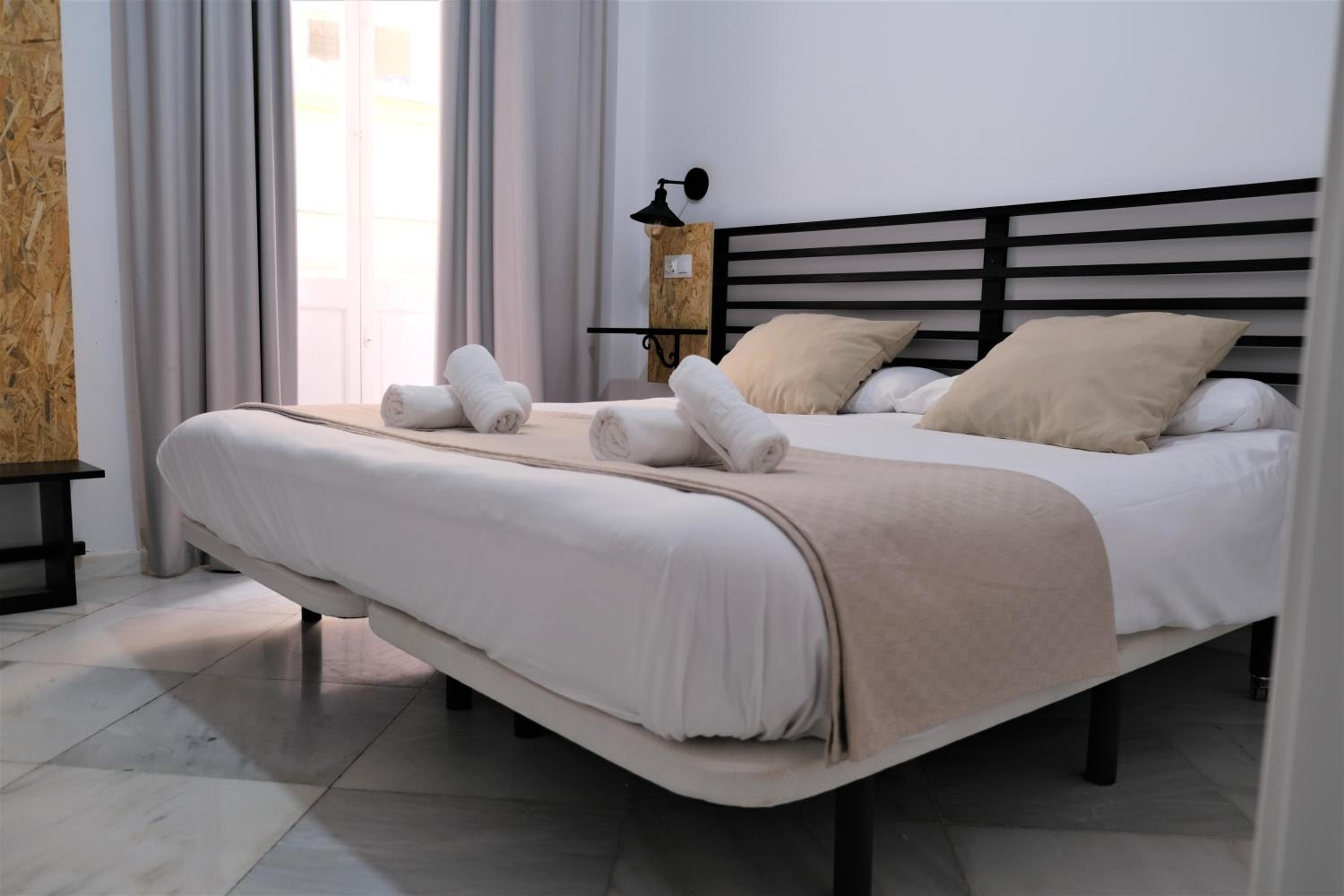 Deluxe Double or Twin Room with Balcony - Photo 1