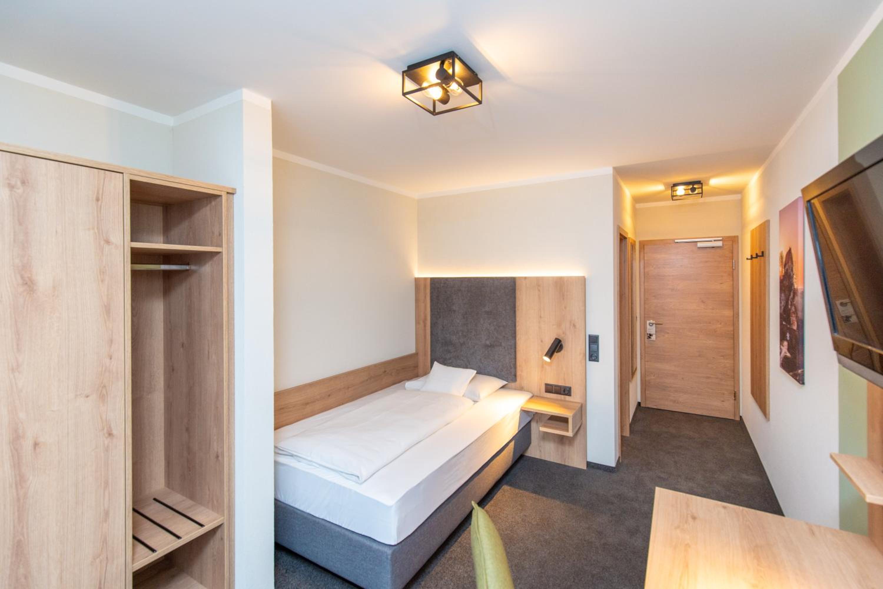 Single Room photo 2