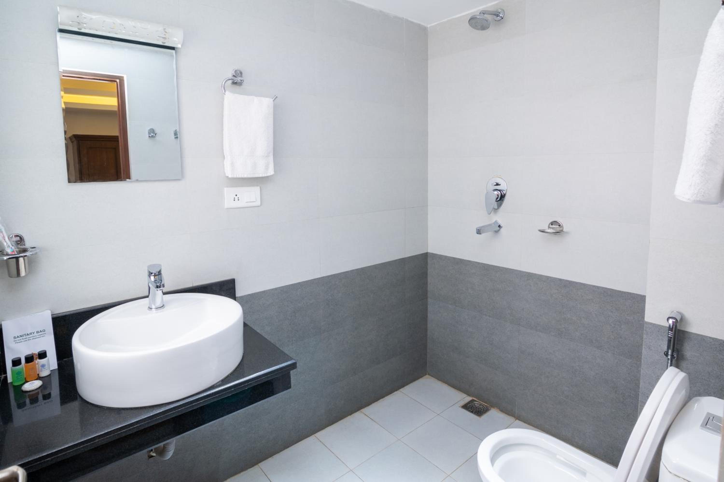 Deluxe Double Room - Photo 9